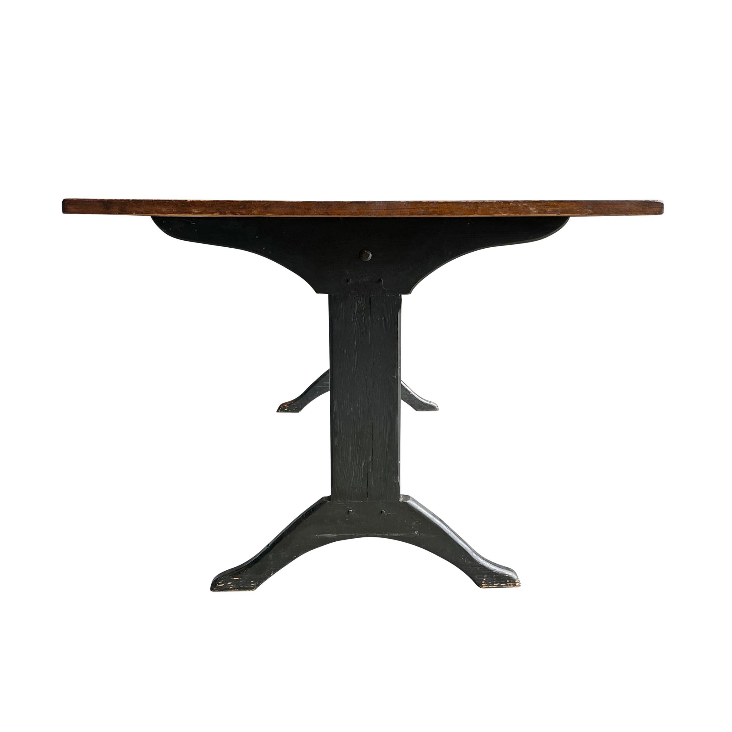 20th Century American Pine Farm Table For Sale 1