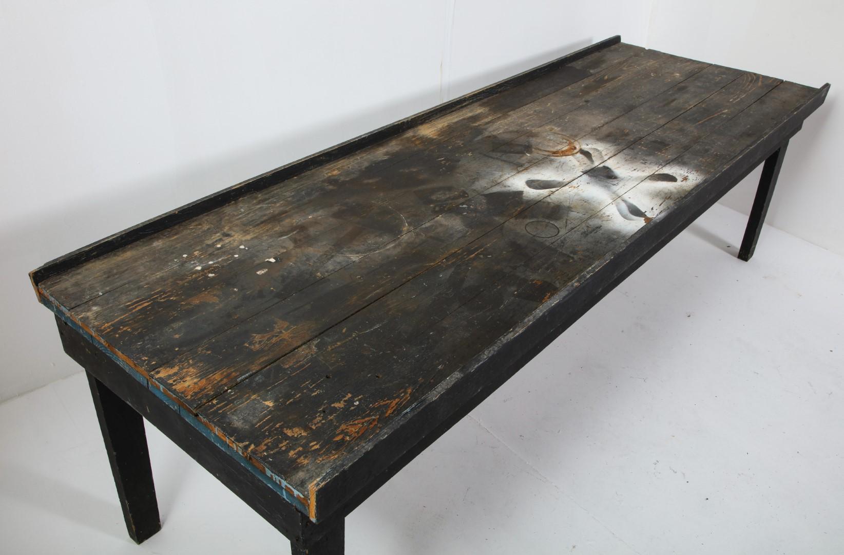 Table de travail rustique primitive américaine du XXe siècle en chêne peint en noir en vente 7
