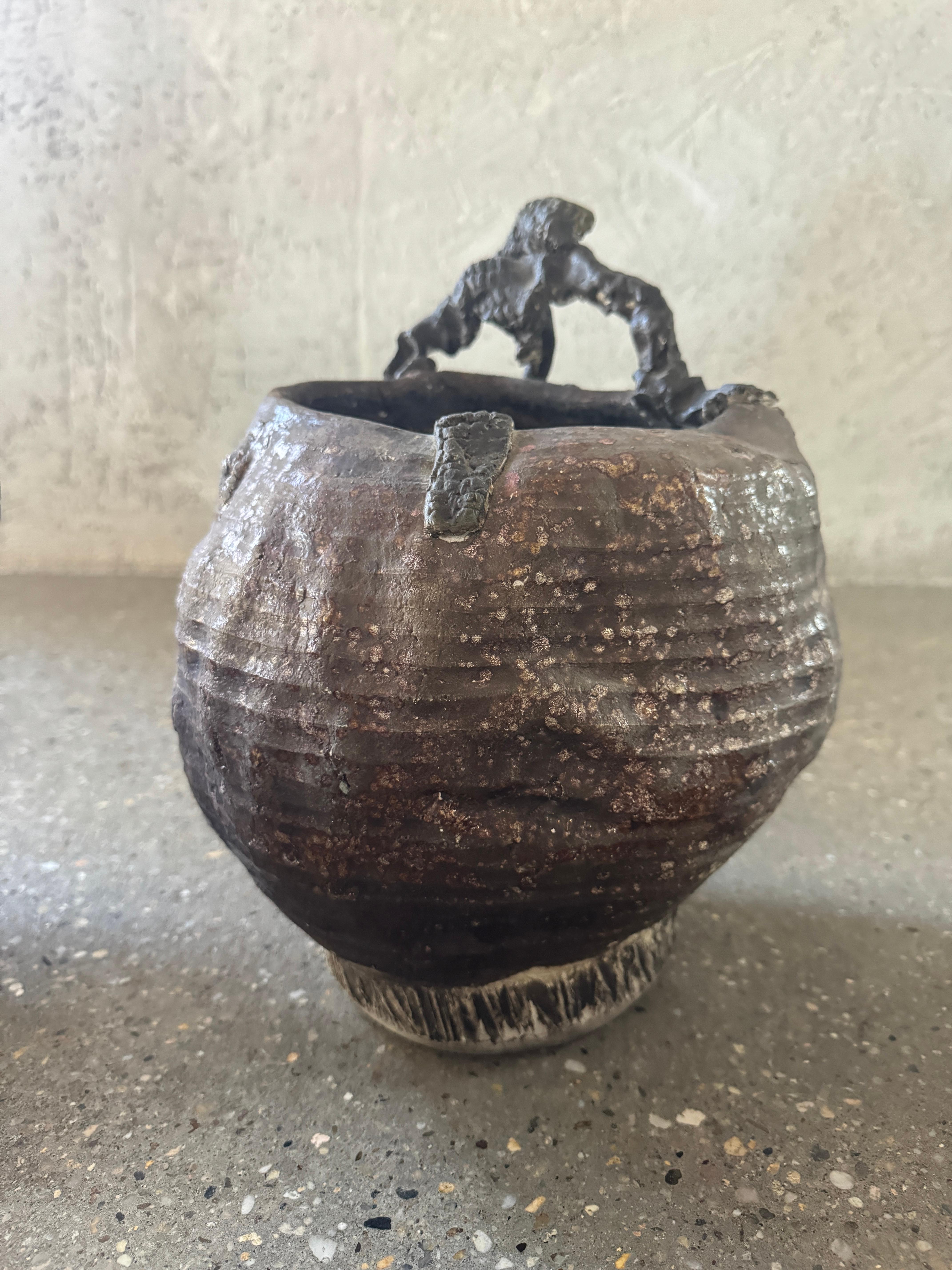 Studio Pottery americano del 20° secolo con manico Raku in stile giapponese Wabi-Sabi In condizioni ottime in vendita a Wainscott, NY