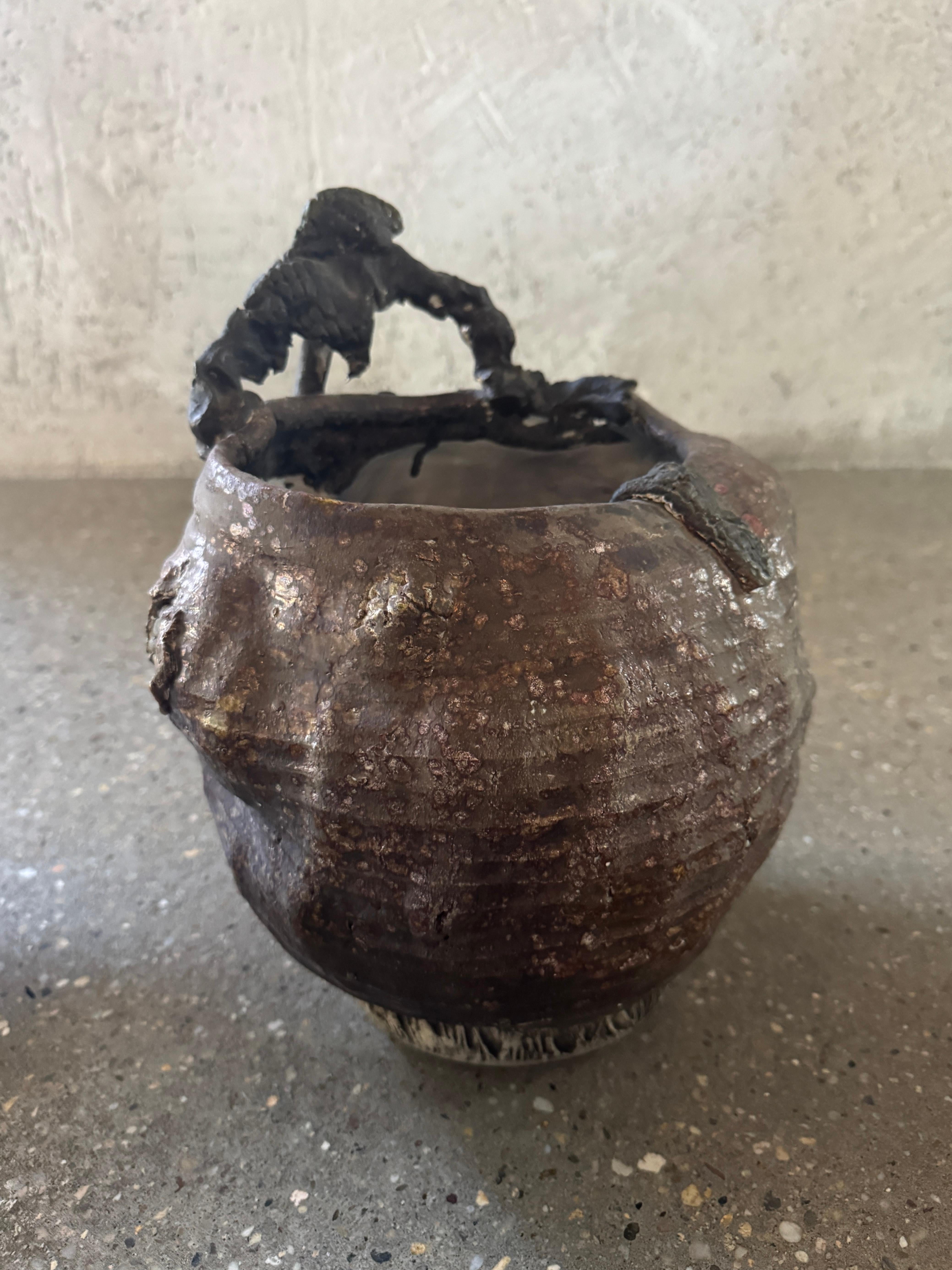 XX secolo Studio Pottery americano del 20° secolo con manico Raku in stile giapponese Wabi-Sabi in vendita