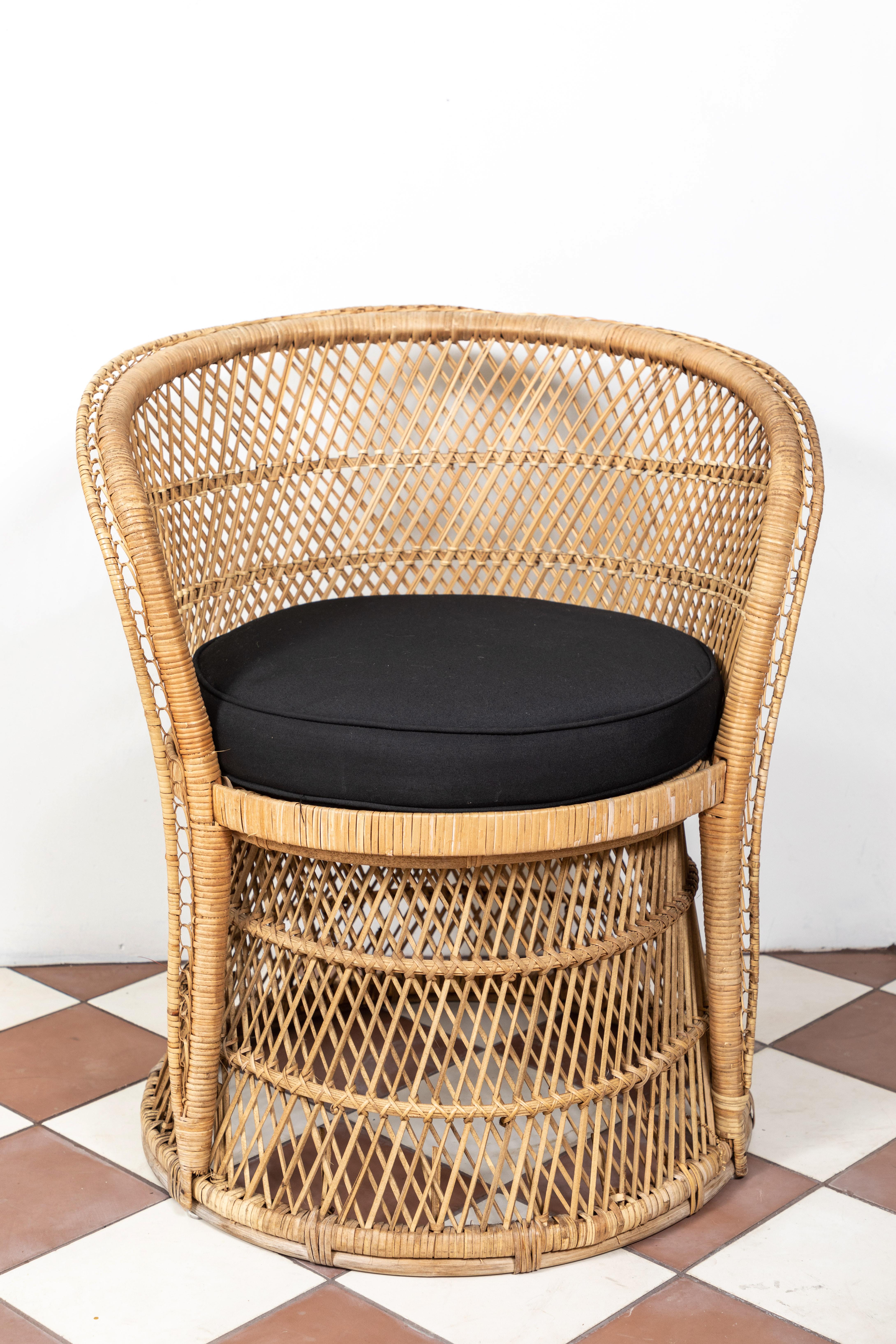 20th Century American Rattan Dining Table with 4 Chairs 3