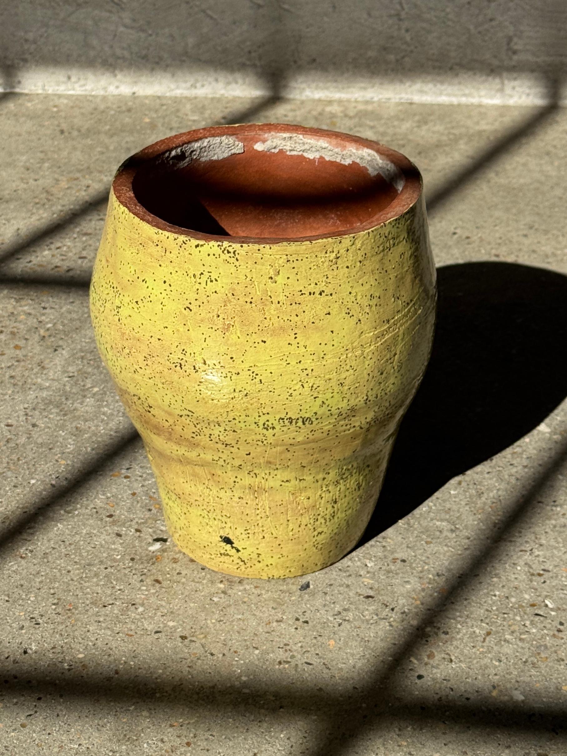 Fatto a mano Studio Pottery americano del 20th Century in Citron in vendita