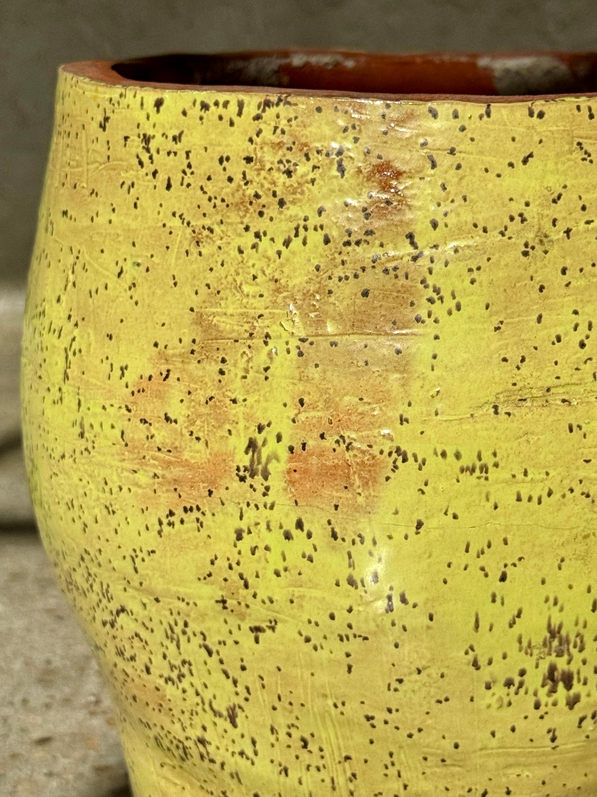 Argilla Studio Pottery americano del 20th Century in Citron in vendita