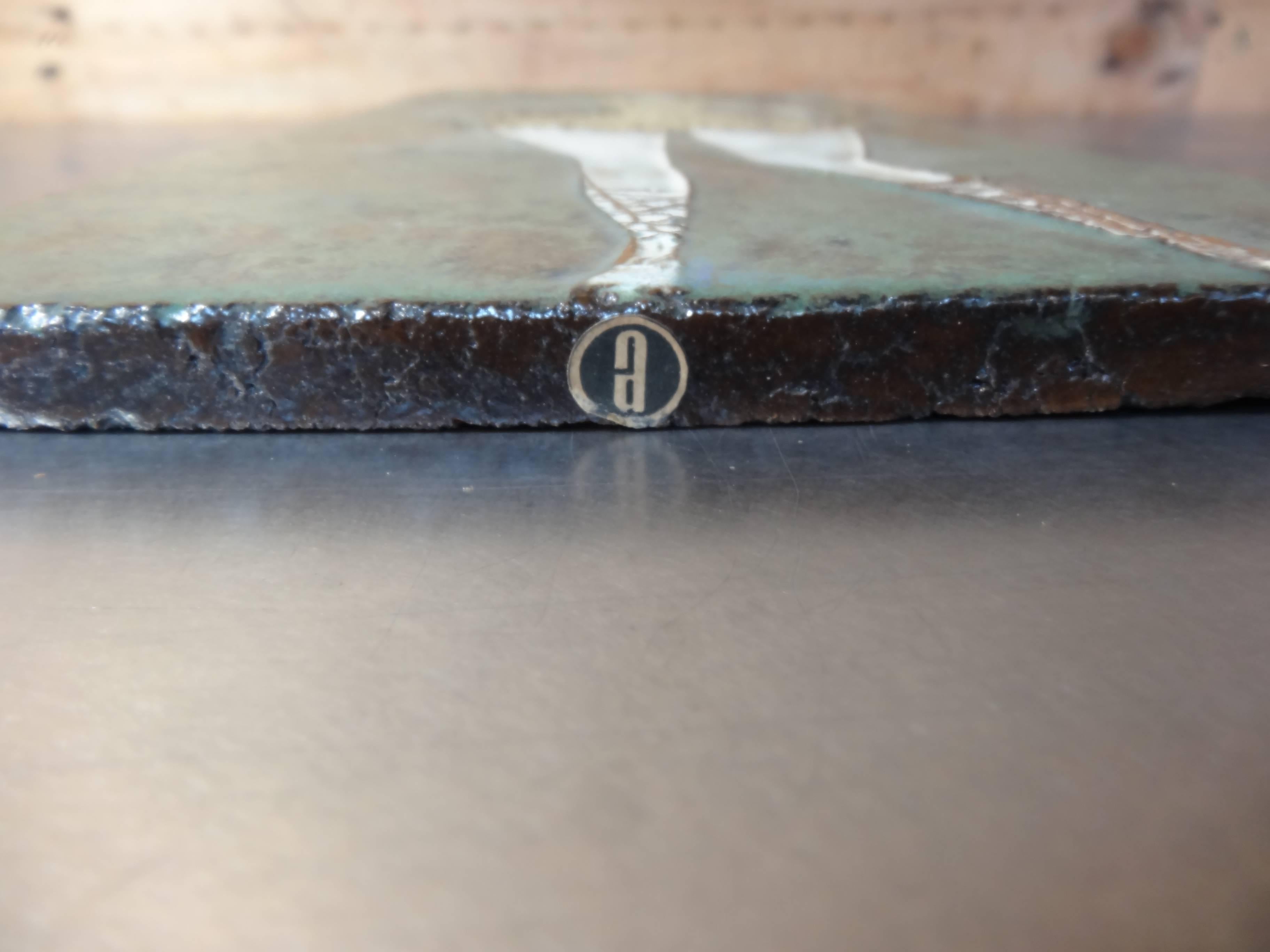 20. Jahrhundert Amphoren-Wandtafel aus Keramik mit einem tanzenden Mädchen:: beschriftet im Zustand „Gut“ in Markington, GB