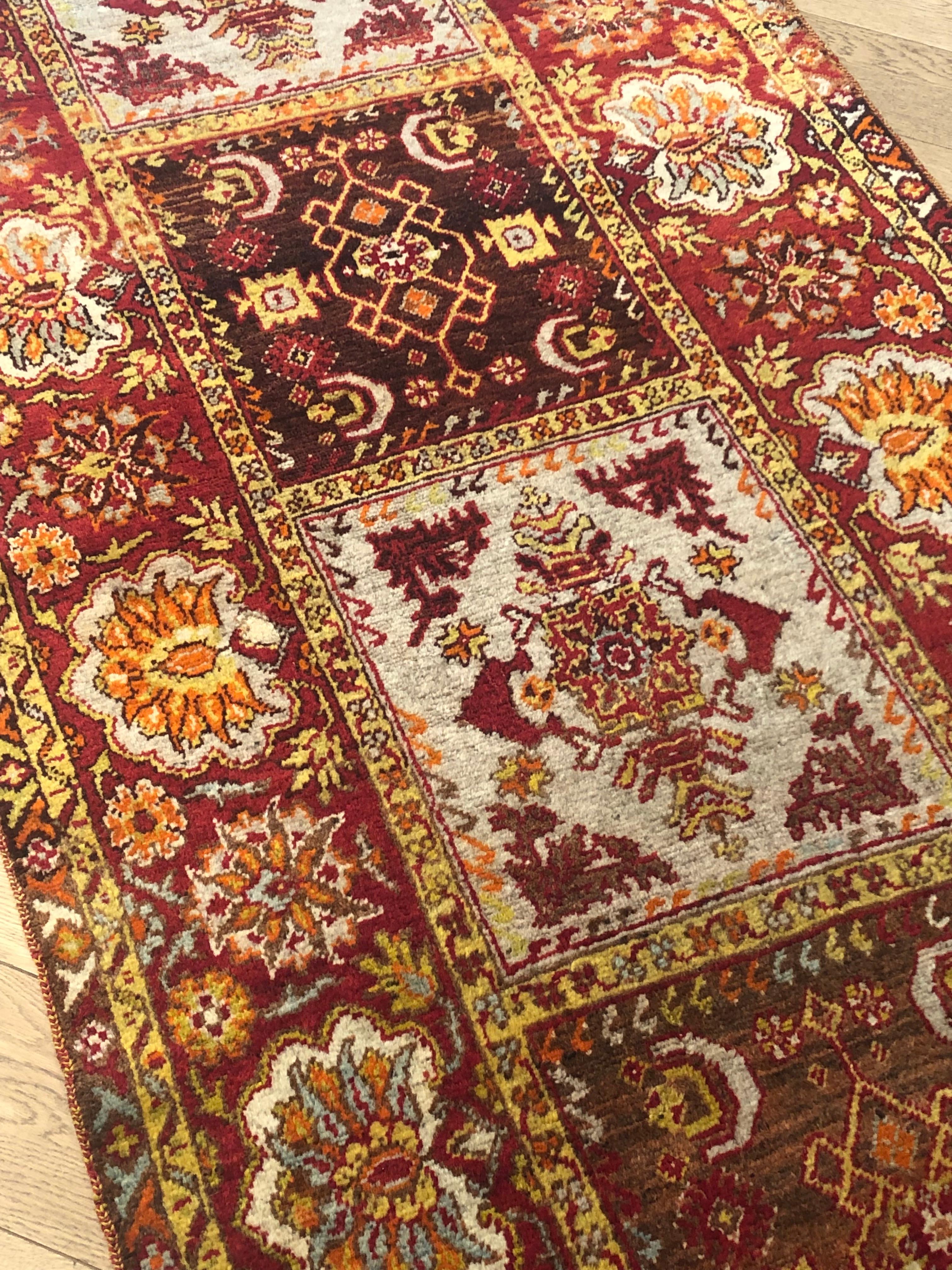 Tapis d'Anatolie du 20ème siècle aux couleurs de la terre d'Anatolie, brun, rouge et jaune, vers 1920 en vente 3