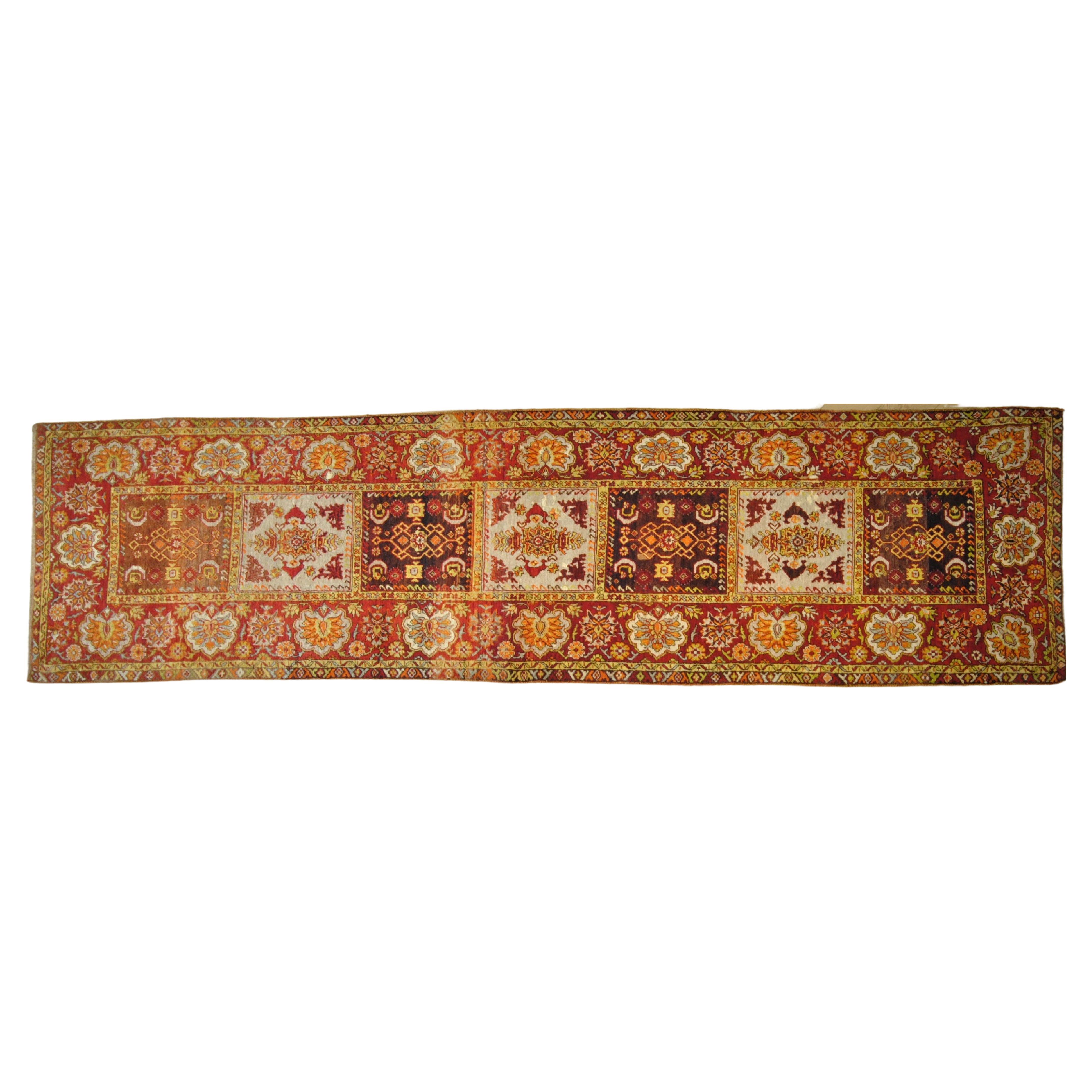 20th Century Anatolian Earth Colours Brown Red Yellow Anatolian Rug, ca 1920 For Sale
