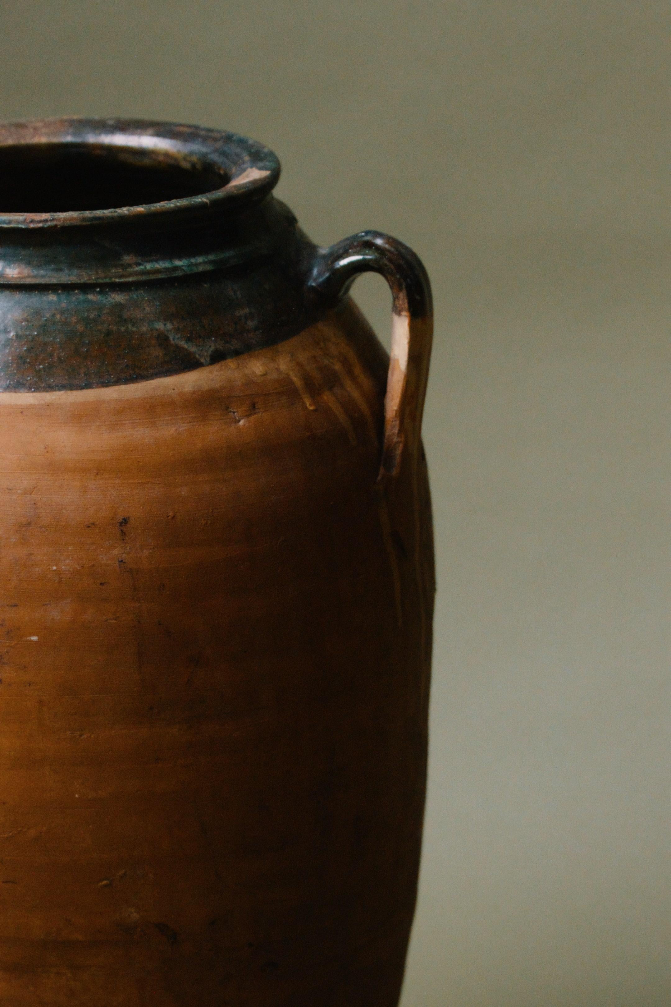 Rustico Vaso in terracotta verde anatolica del XX secolo in vendita