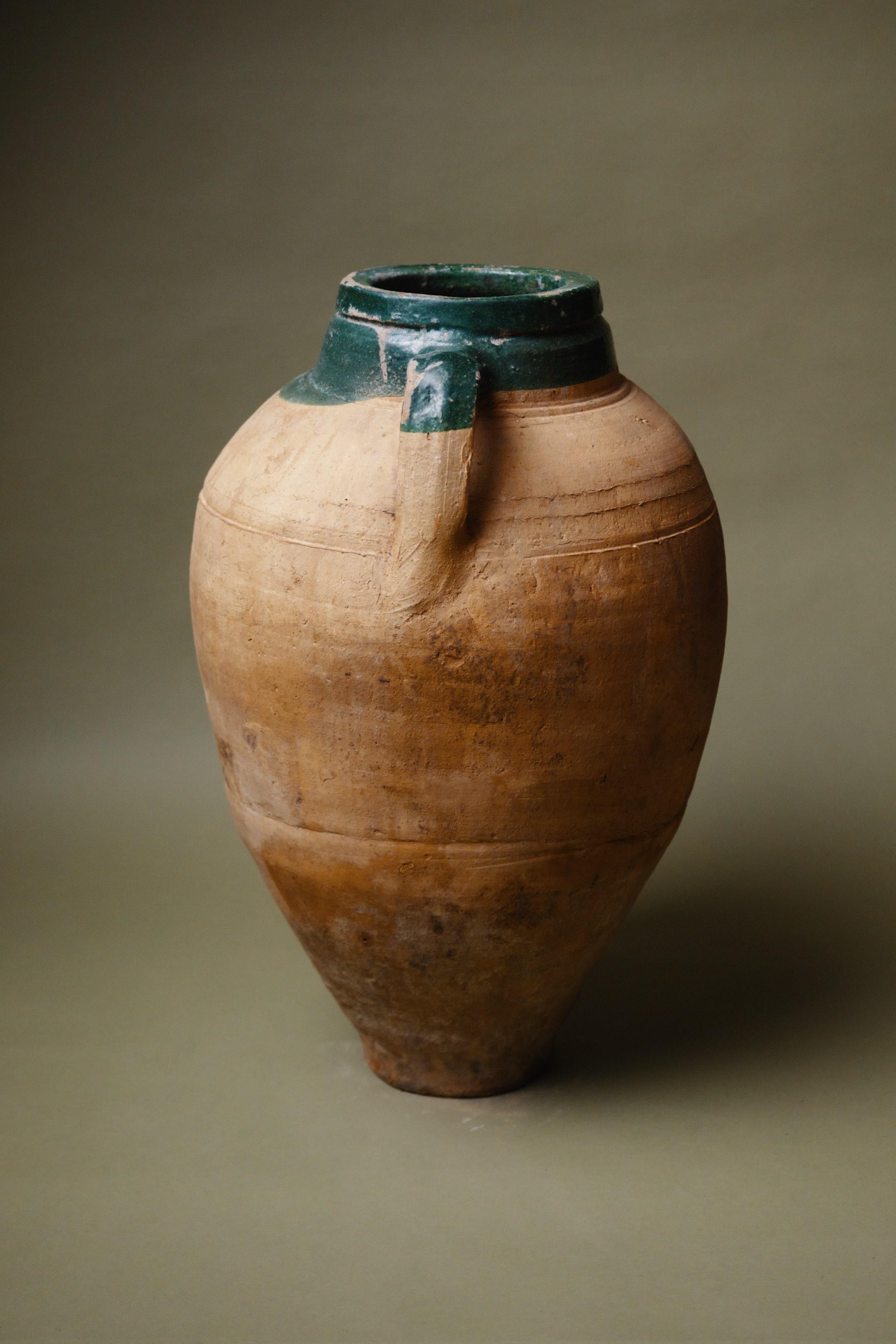 Vase en terre cuite à glaçure verte d'Anatolie du 20e siècle Bon état - En vente à London, GB