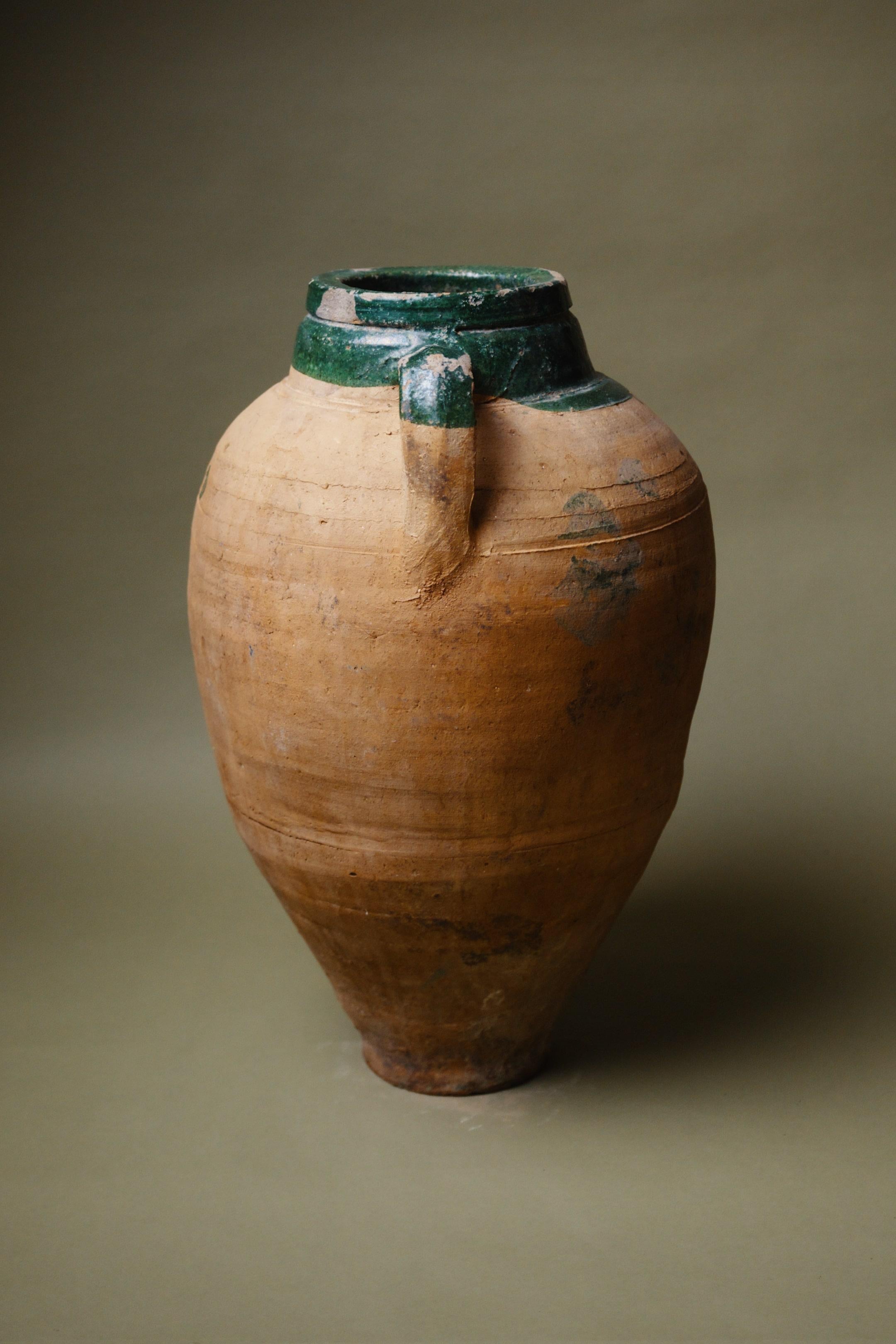 Argile Vase en terre cuite à glaçure verte d'Anatolie du 20e siècle en vente