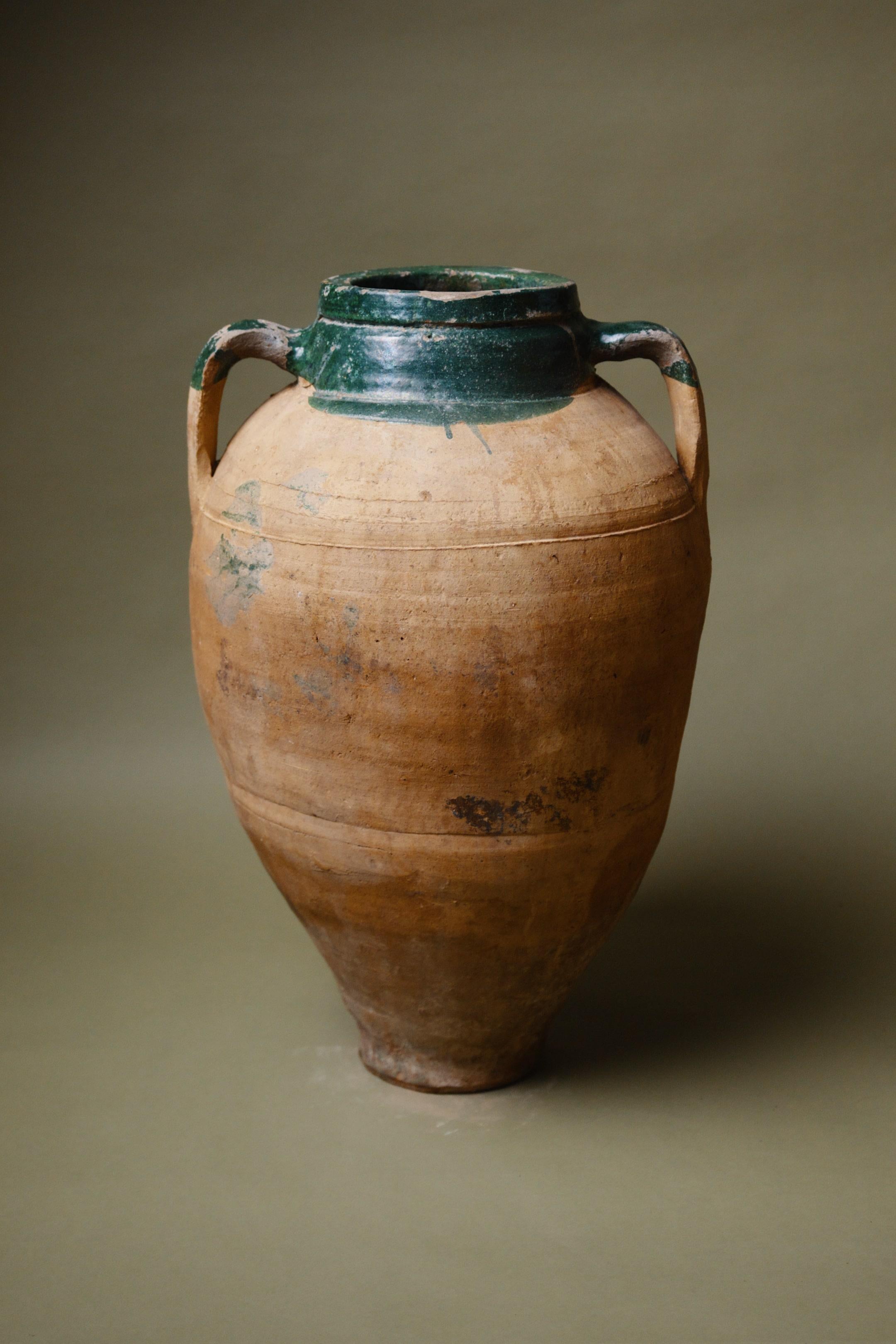Vase en terre cuite à glaçure verte d'Anatolie du 20e siècle en vente 1