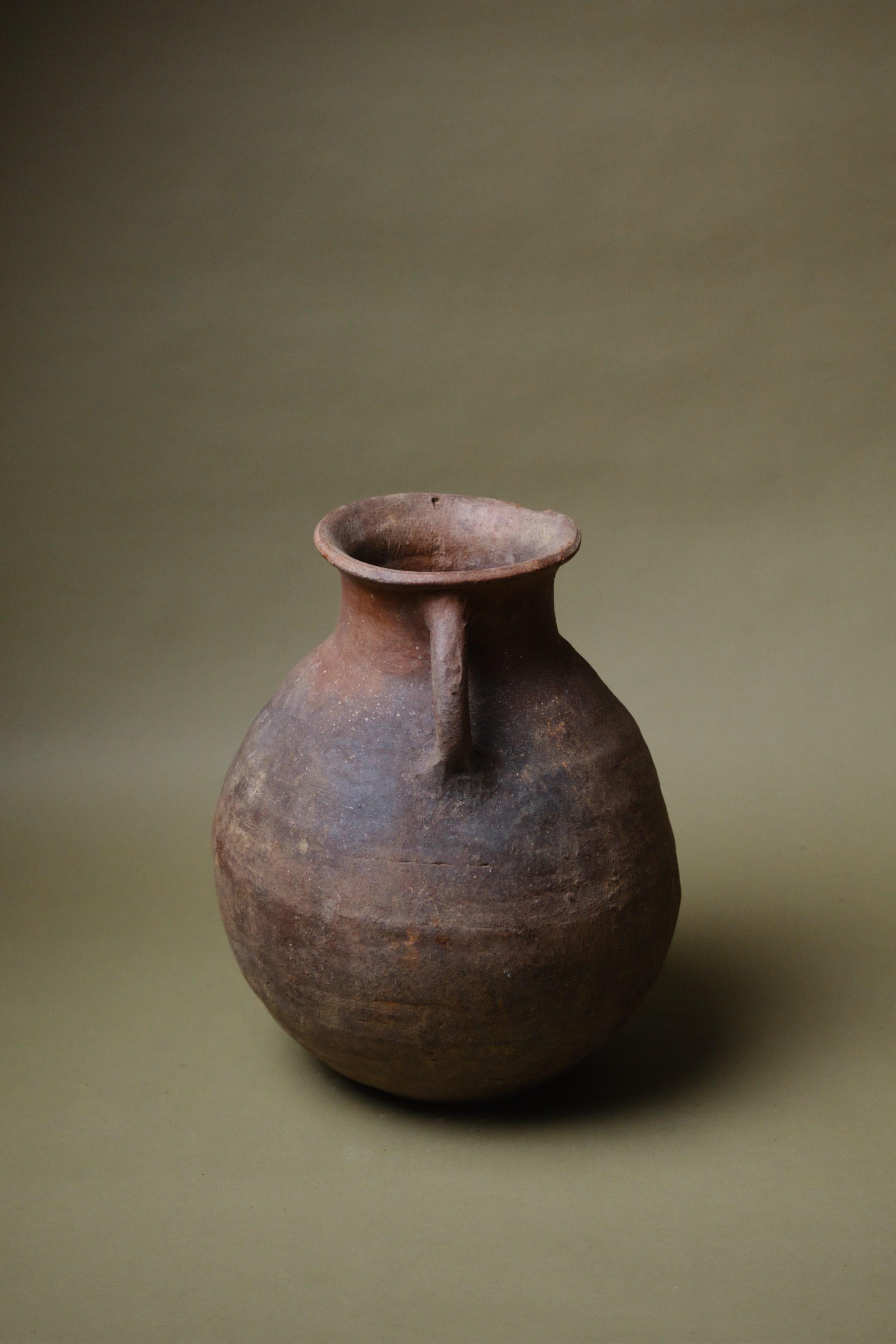 Jarrón artesanal anatolio del siglo XX Tallado a mano en venta