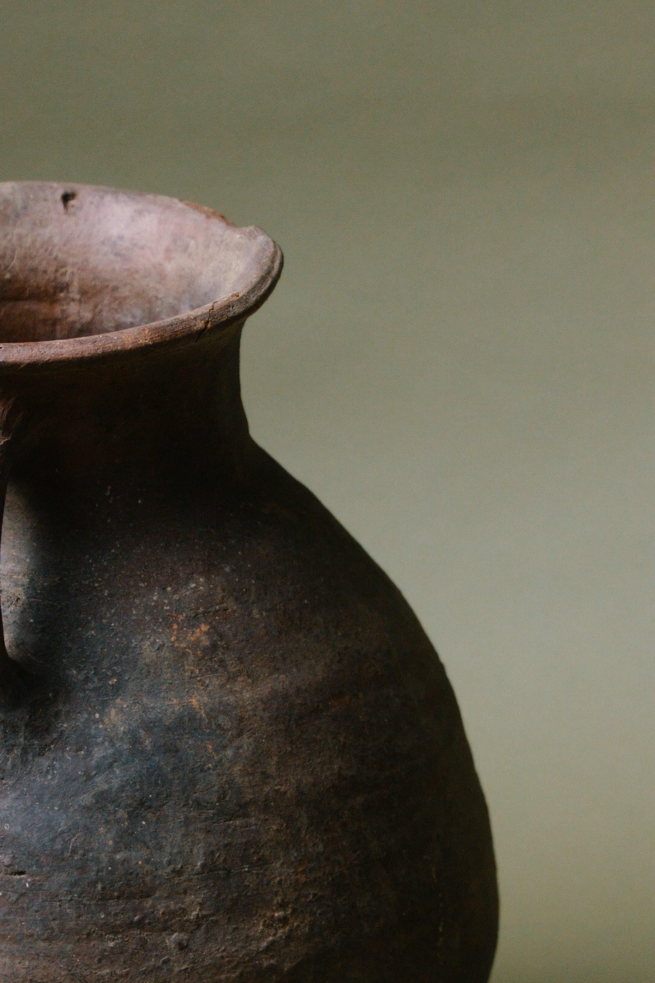 Jarrón artesanal anatolio del siglo XX Arcilla en venta
