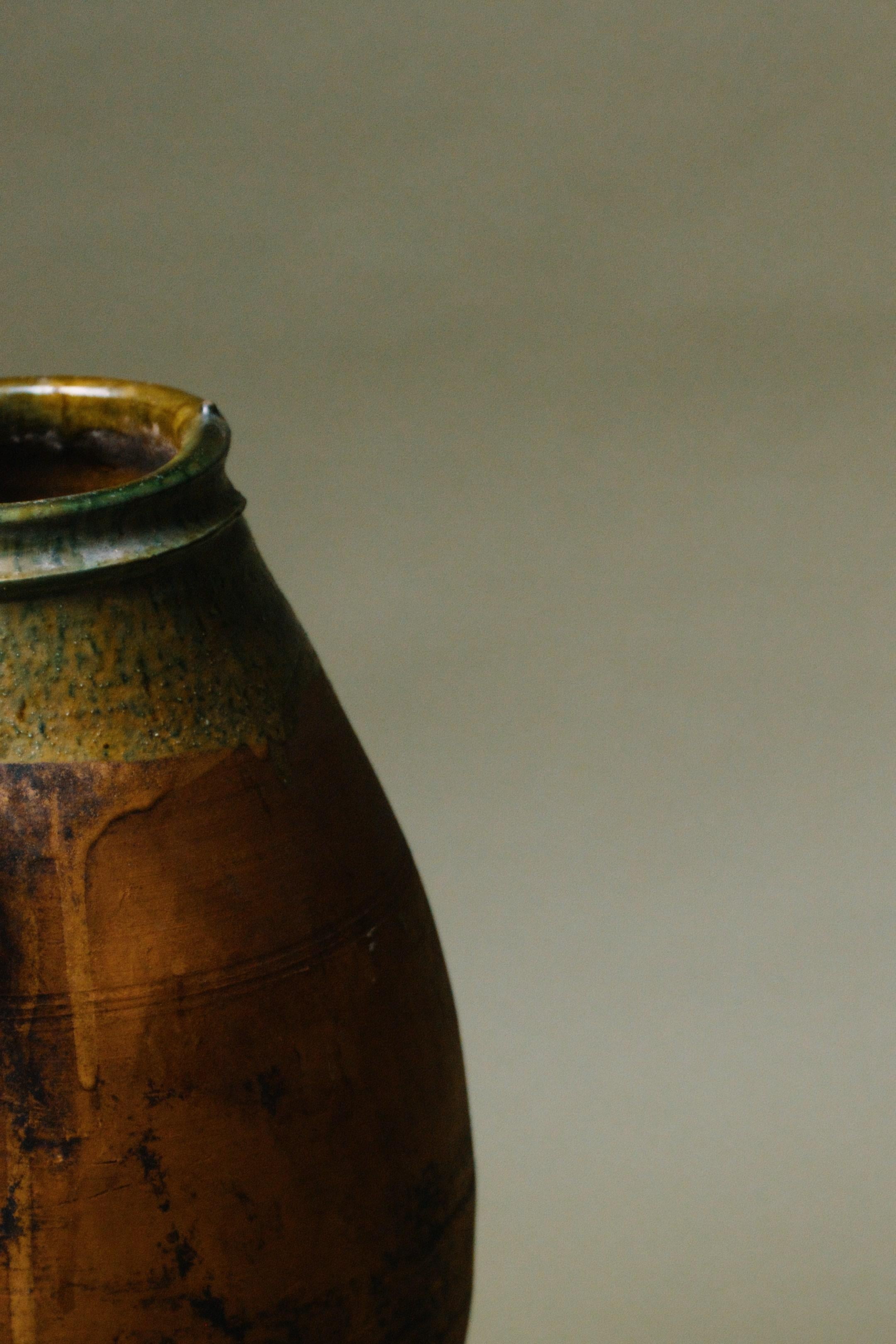 Vase d'Anatolie du 20ème siècle avec bord émaillé vert Bon état - En vente à London, GB