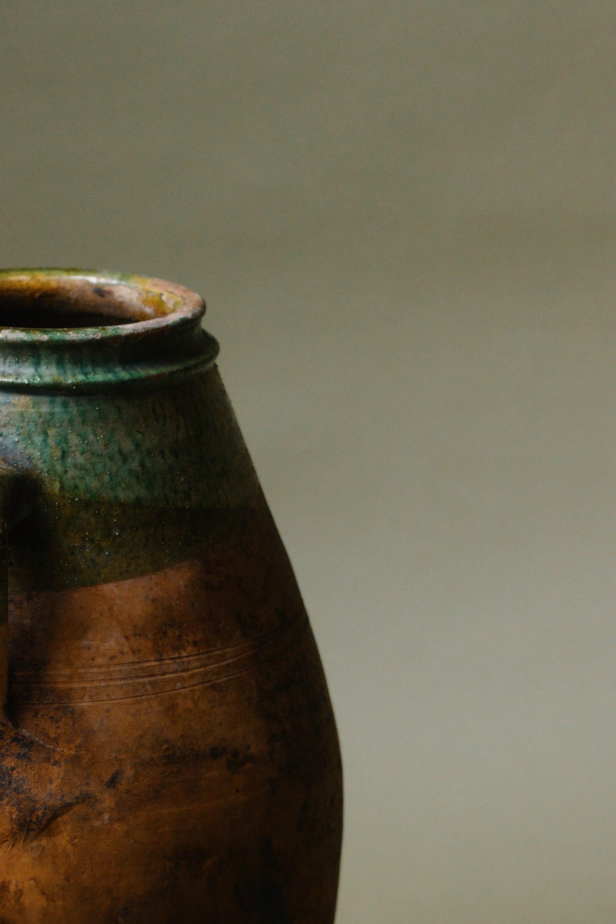 Argile Vase d'Anatolie du 20ème siècle avec bord émaillé vert en vente