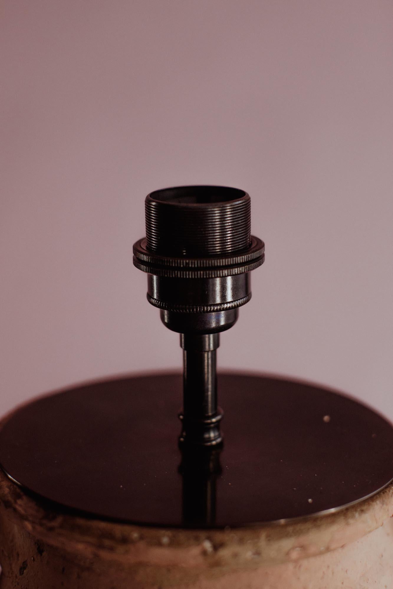Milieu du XXe siècle Lampe de table en terre cuite anatolienne du 20e siècle à deux poignées en vente