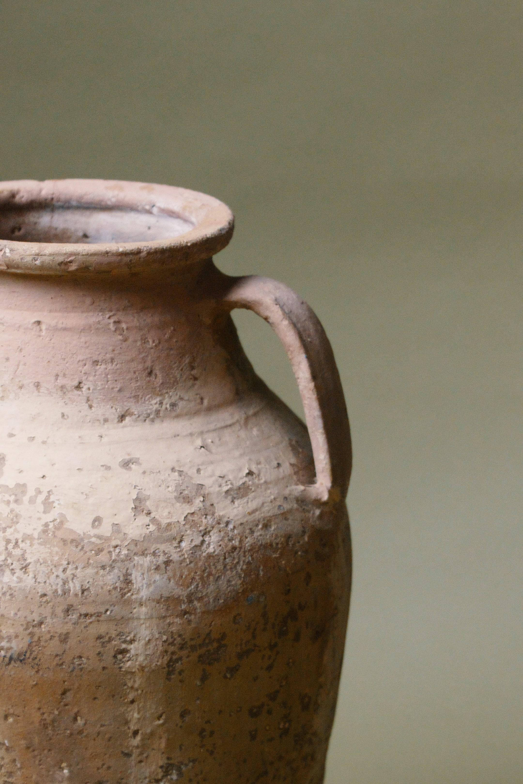 Rustico Vaso in terracotta a due manici dell'Anatolia del XX secolo in vendita