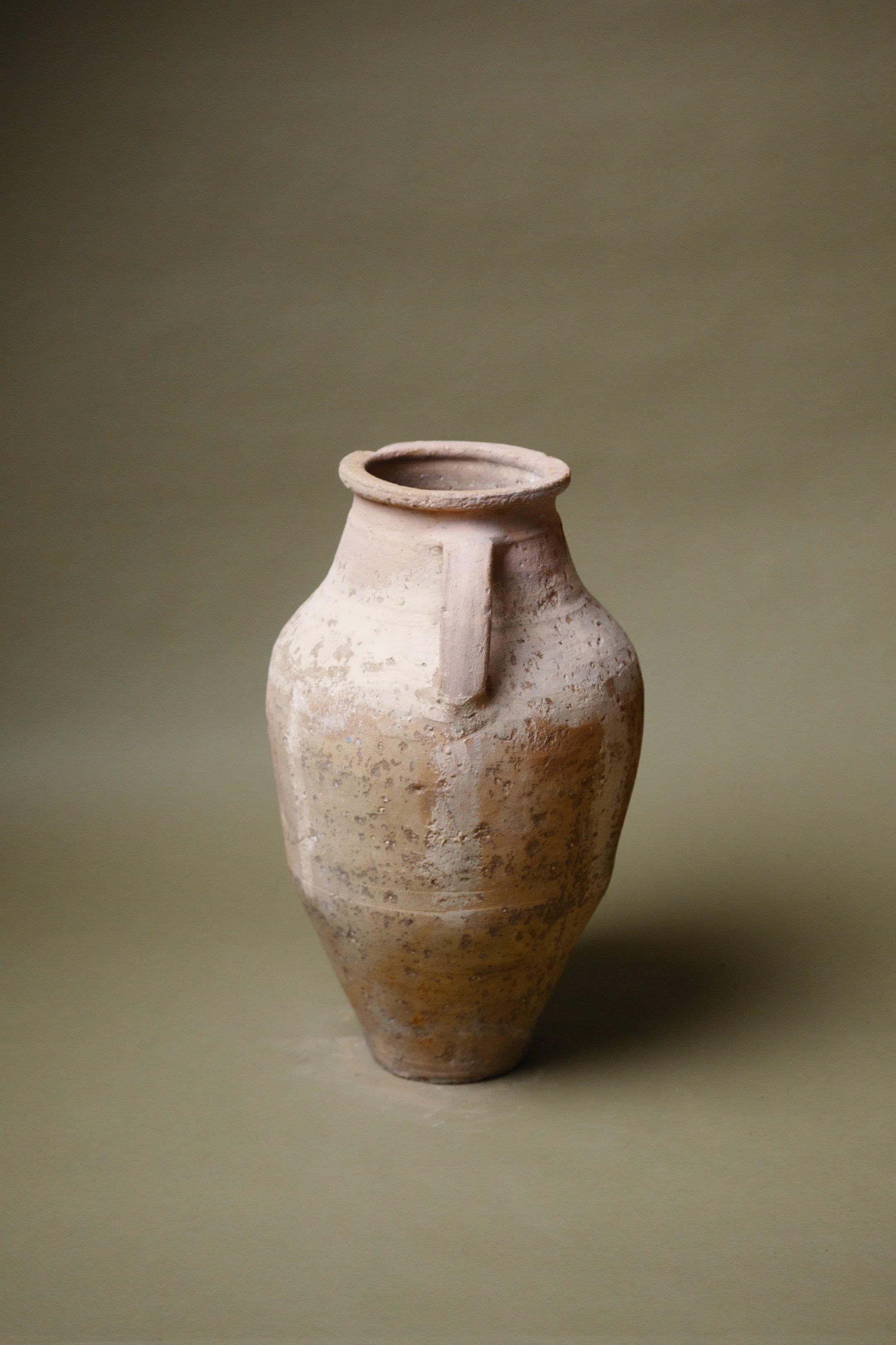 Argilla Vaso in terracotta a due manici dell'Anatolia del XX secolo in vendita