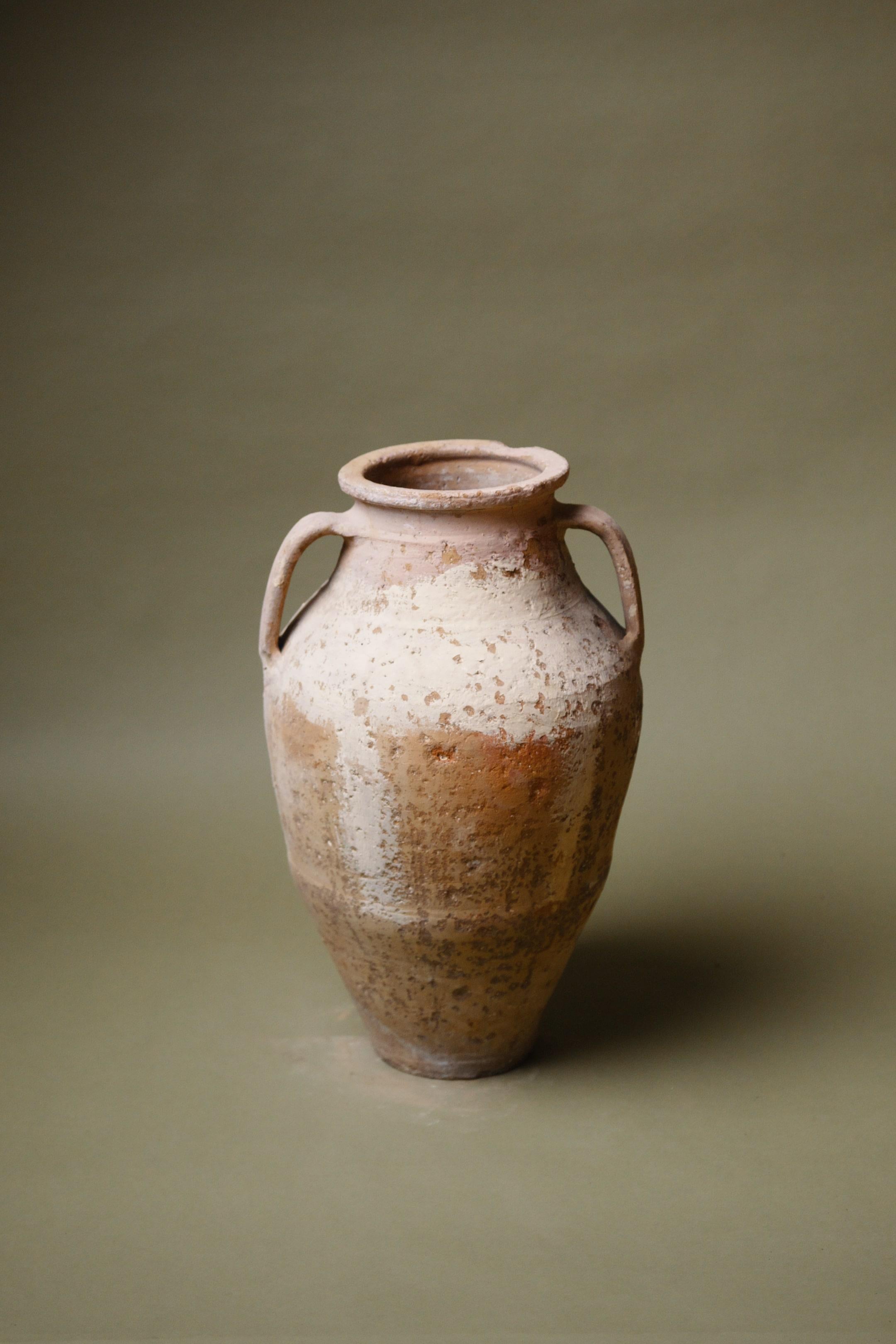 Vaso in terracotta a due manici dell'Anatolia del XX secolo in vendita 1