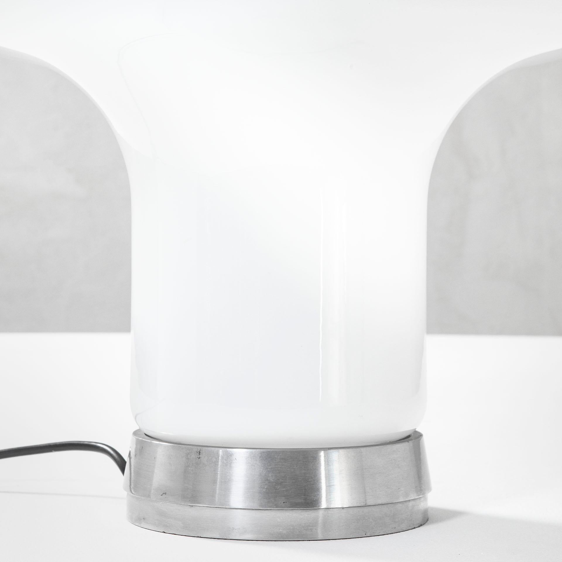 Aluminium 20e siècle Angelo Mangiarotti Lampe de table Artemide Mod. Lesbo, années 60 en vente