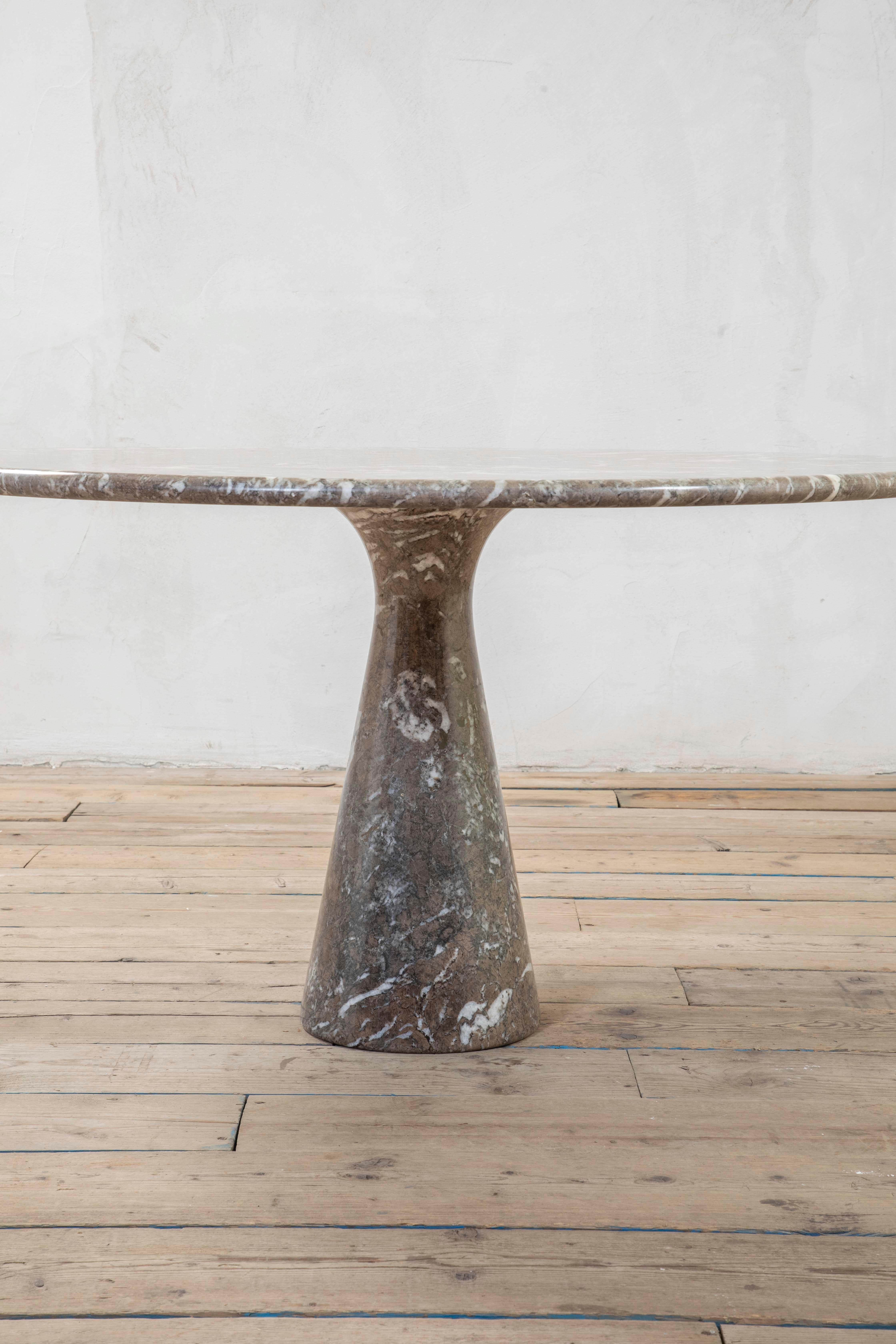 20e siècle, Angelo Mangiarotti Table de salle à manger en marbre mod. M1 en vente 1