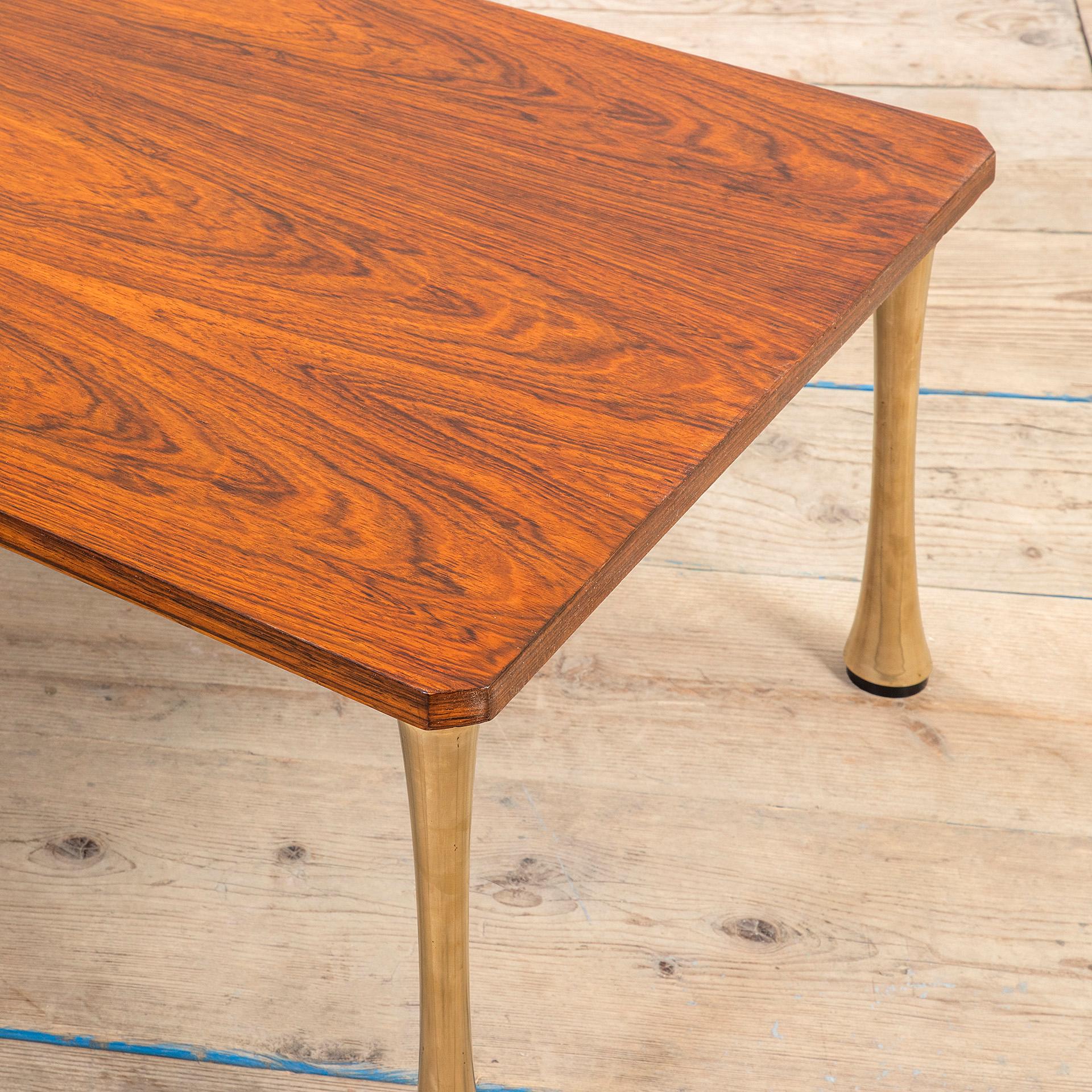 Mid-Century Modern 20e siècle, Angelo Mangiarotti Table basse en bois et laiton en vente