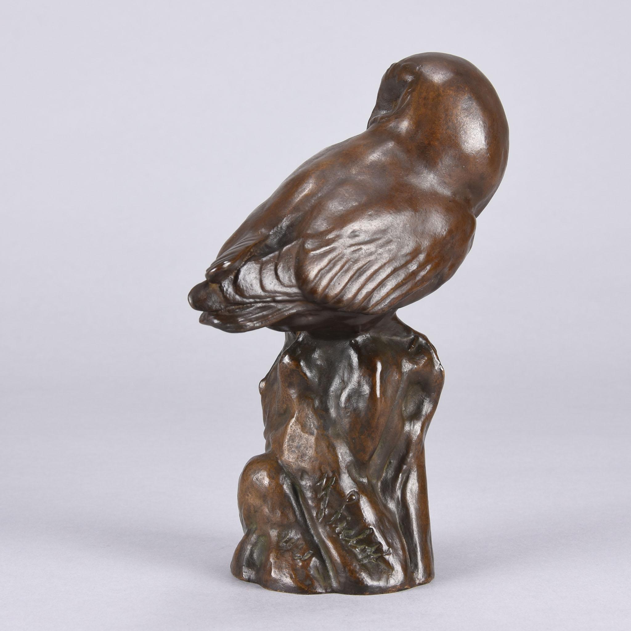 Tierbild des 20. Jahrhunderts „Resting Owl“ von H Sieloff (Bronze) im Angebot
