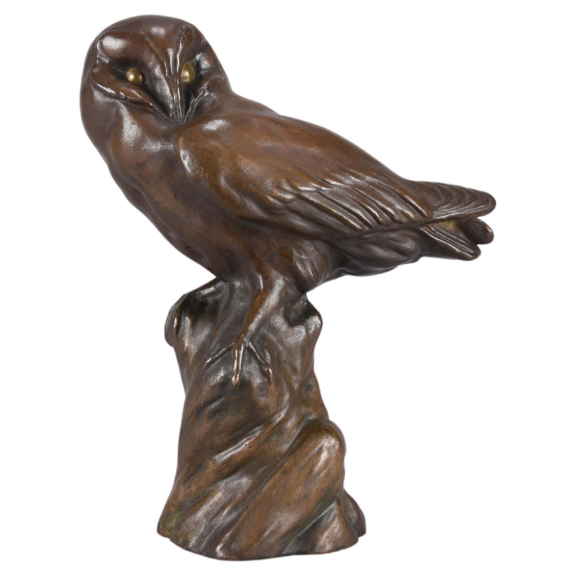 Tierbild des 20. Jahrhunderts „Resting Owl“ von H Sieloff im Angebot