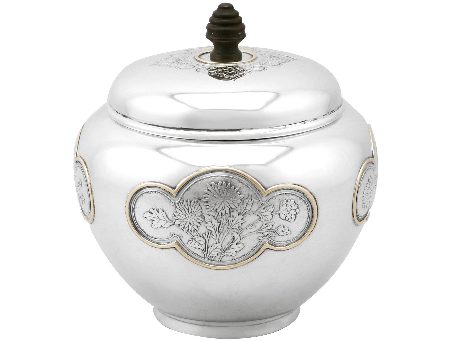 An exceptional, fine and impressive antique American sterling silver and 14 karat gold biscuit box; an addition to our diverse silver box collection

This exceptional antique American sterling silver biscuit box has a circular rounded form to a