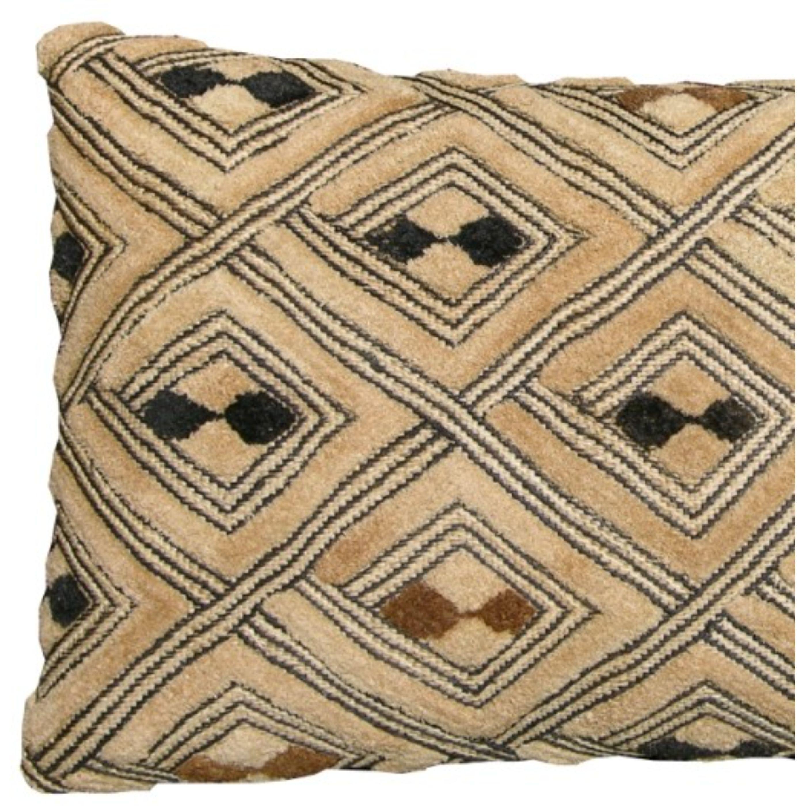 20th Century Antique Araffia Velvet Textile Pillow In Good Condition For Sale In Los Angeles, US