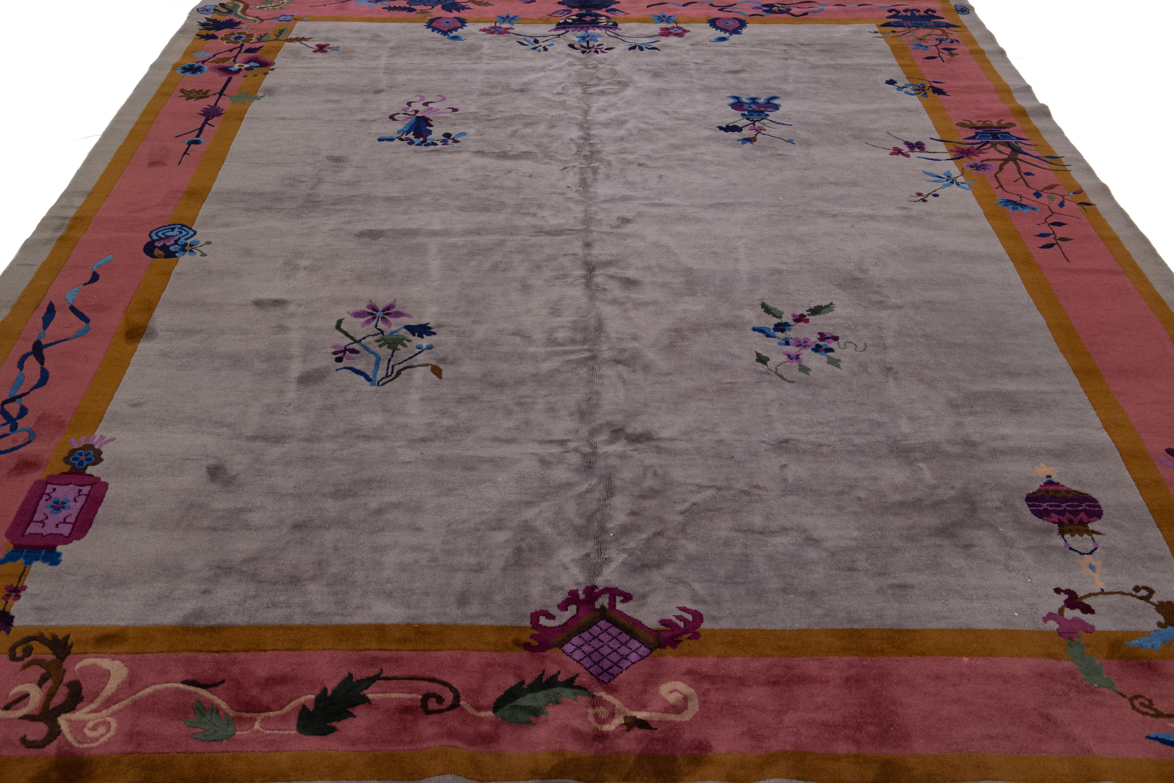Art déco Tapis Art Déco ancien du 20ème siècle en laine chinoise grise faite à la main avec motif floral en vente