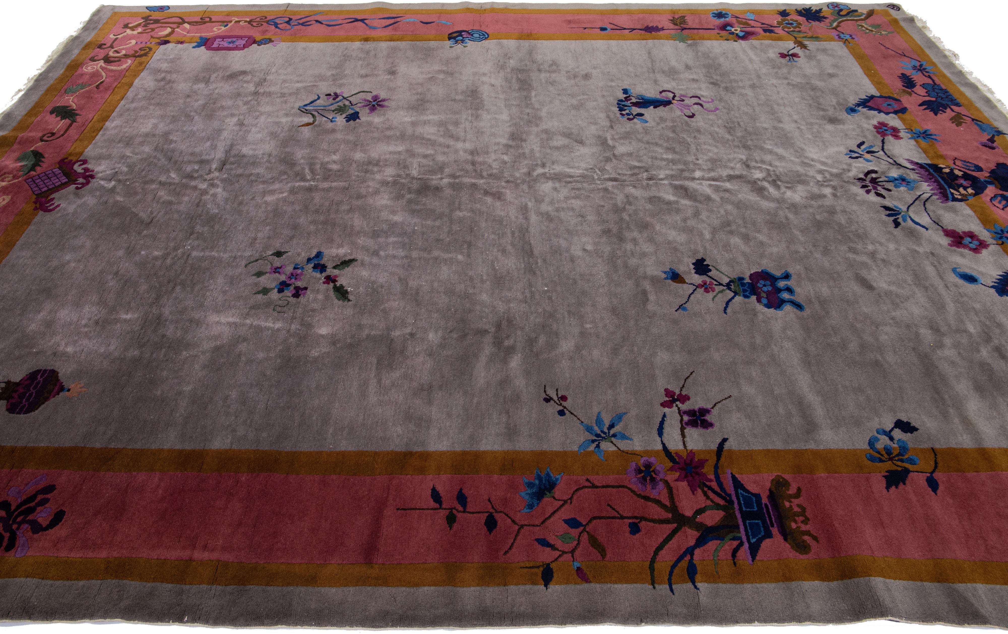 20th Century Antique Art Deco Handmade Gray Chinese Wool Rug With Floral Design For Sale 2