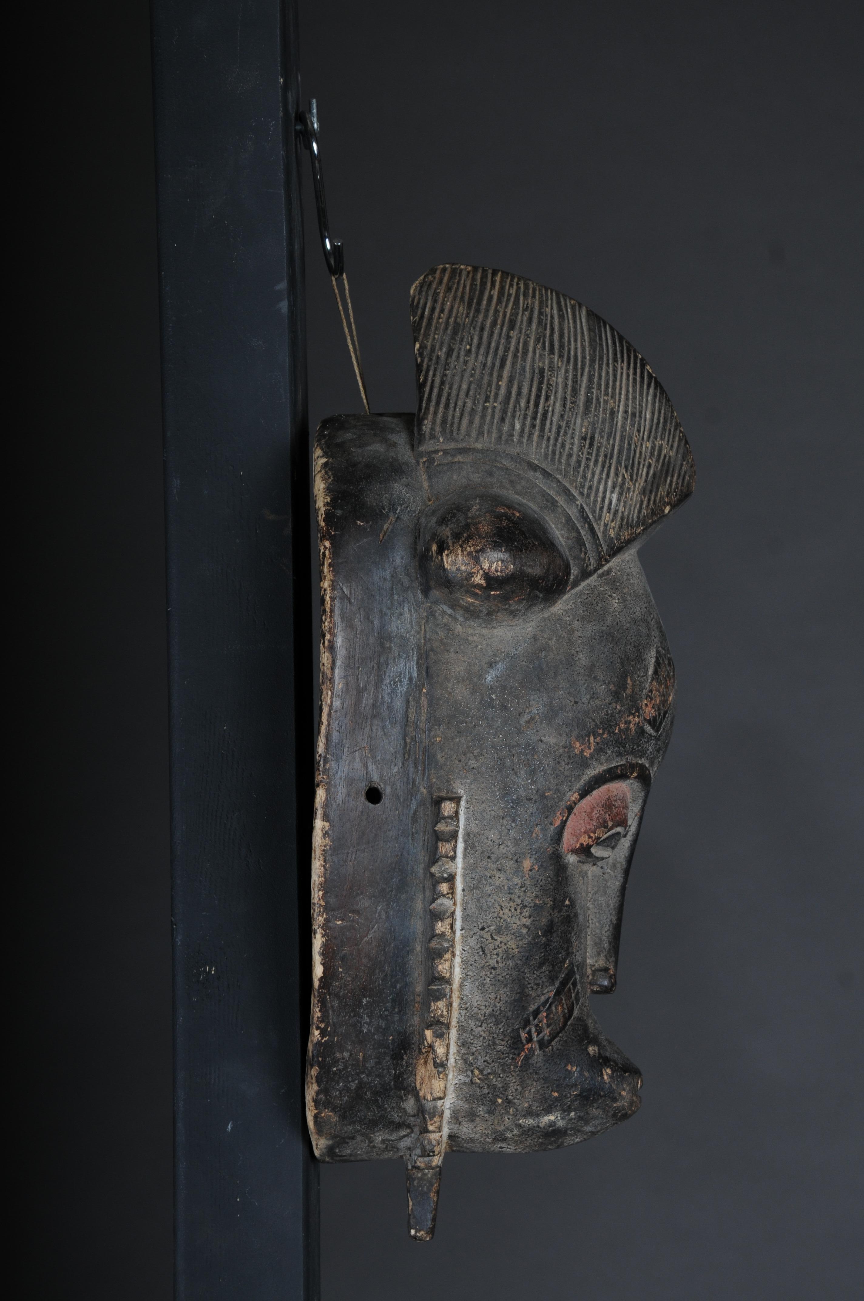 20th Century Antique Carved Wooden Face Mask, African Folk Art. Hangable.Decorat For Sale 1