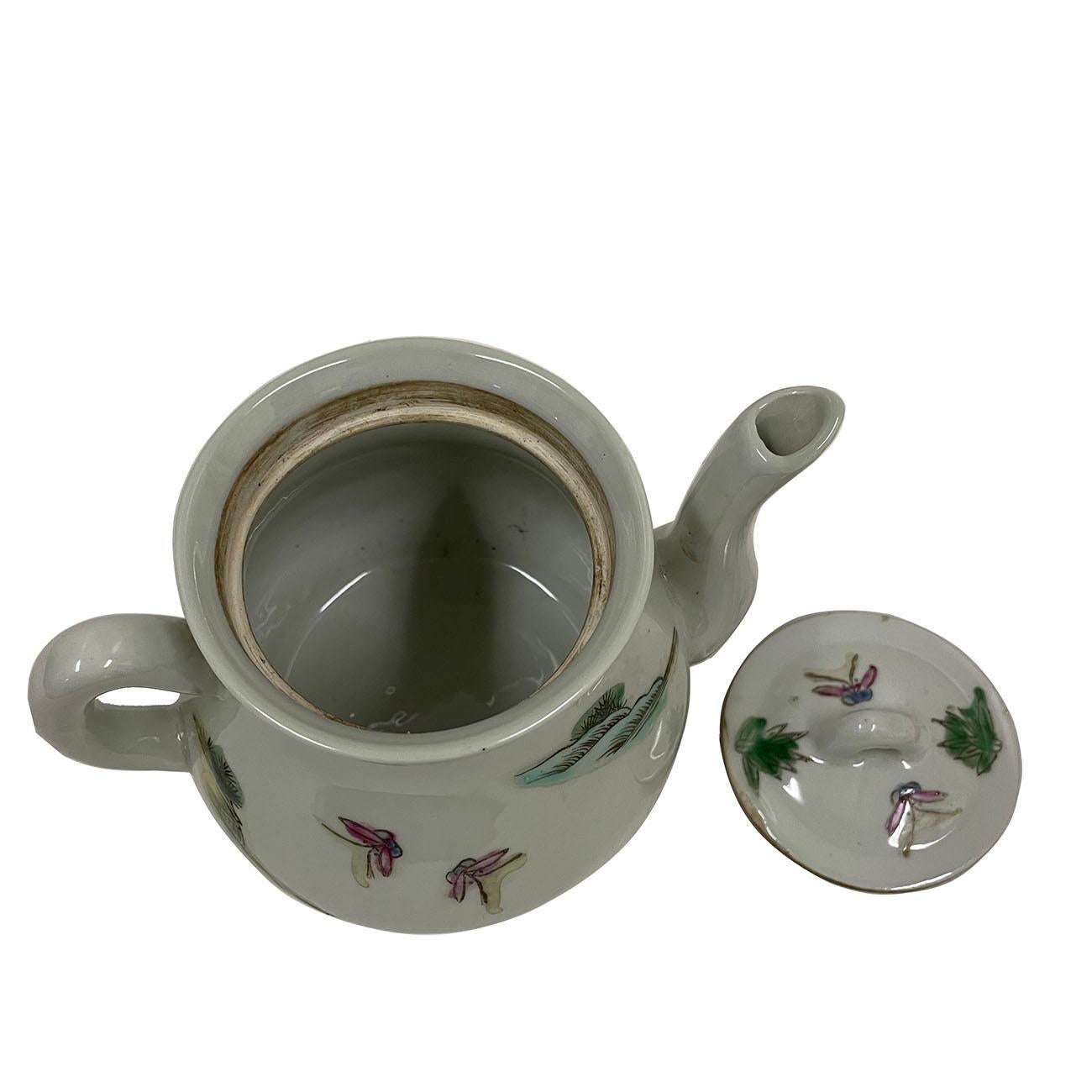 20th Century Antique Chinese Porcelain Tea Pot For Sale 1
