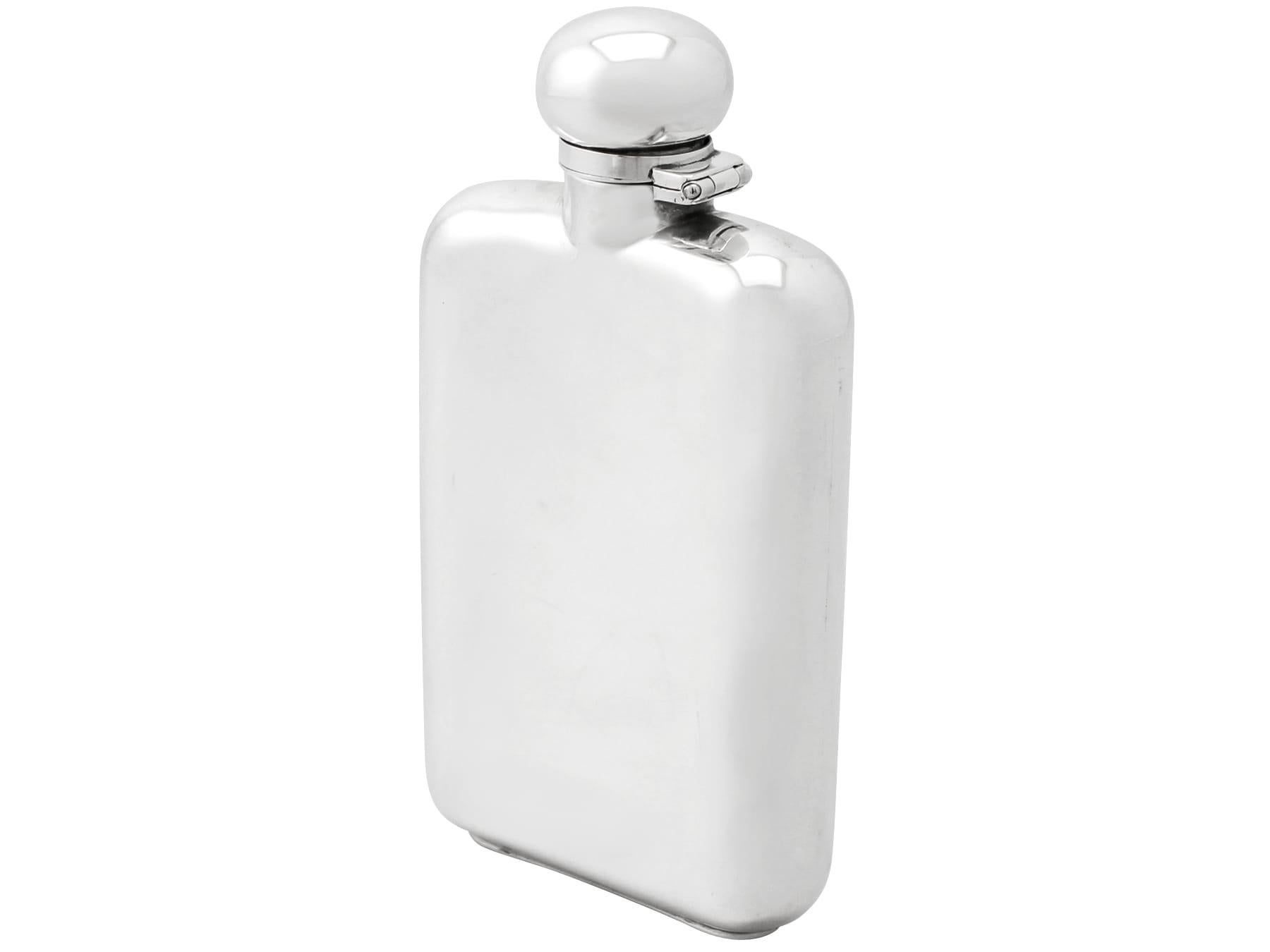 Early 20th Century 20th Century Antique Edwardian Sterling Silver Hip Flask, 1905 For Sale