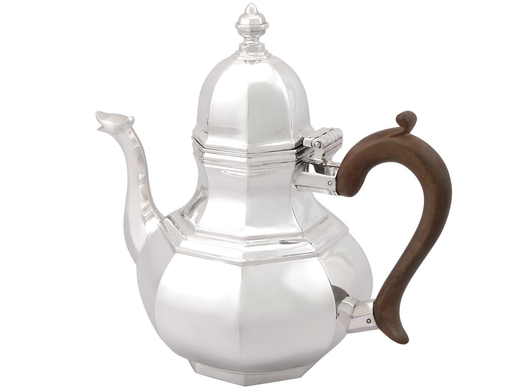 Antique Queen Anne Style Britannia Standard Silver Teapot In Excellent Condition For Sale In Jesmond, Newcastle Upon Tyne