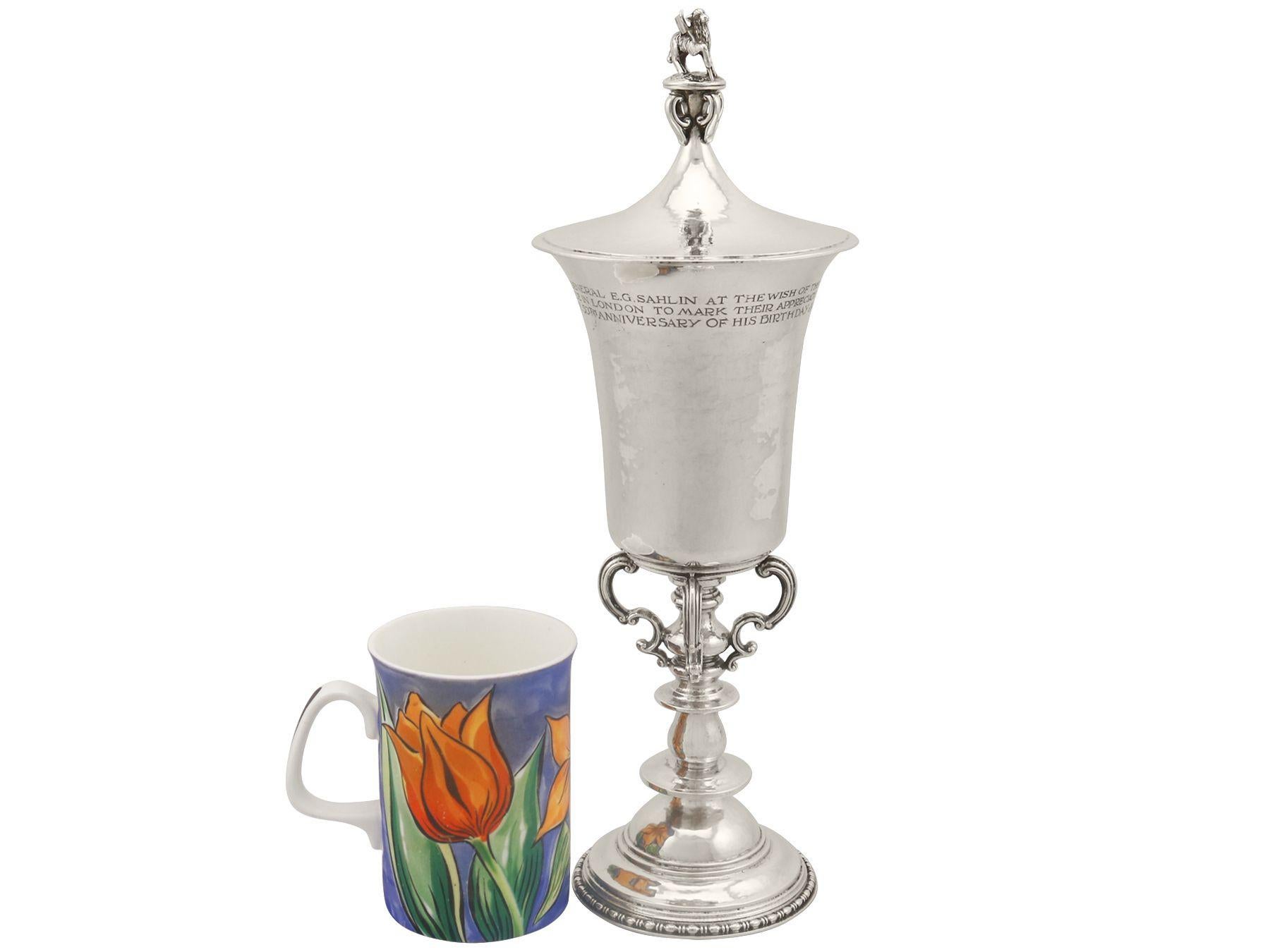 Antike Tasse und Deckel aus Sterlingsilber von Omar Ramsden im Angebot 10