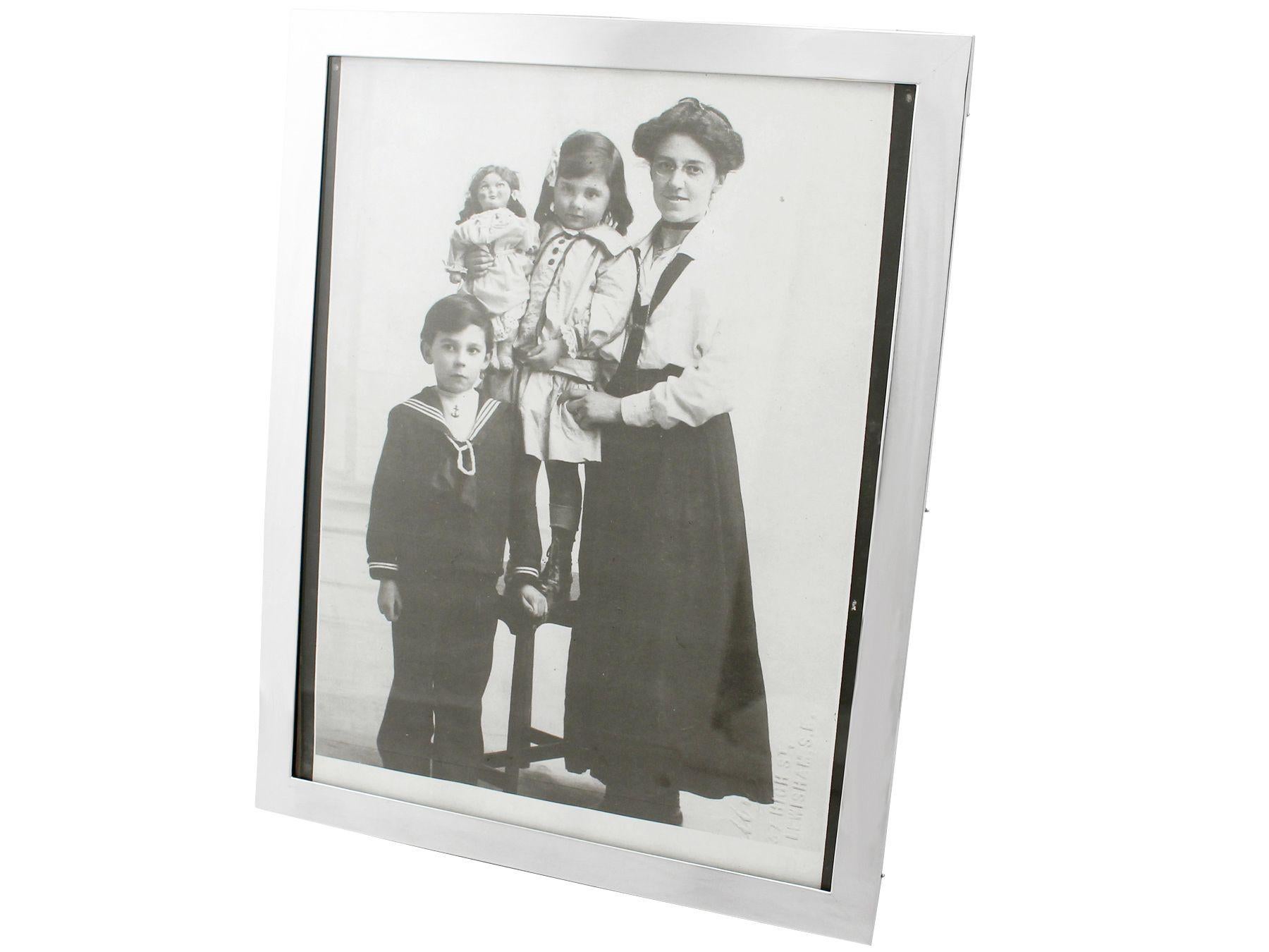 English 20th Century George V Sterling Silver Photograph Frame For Sale