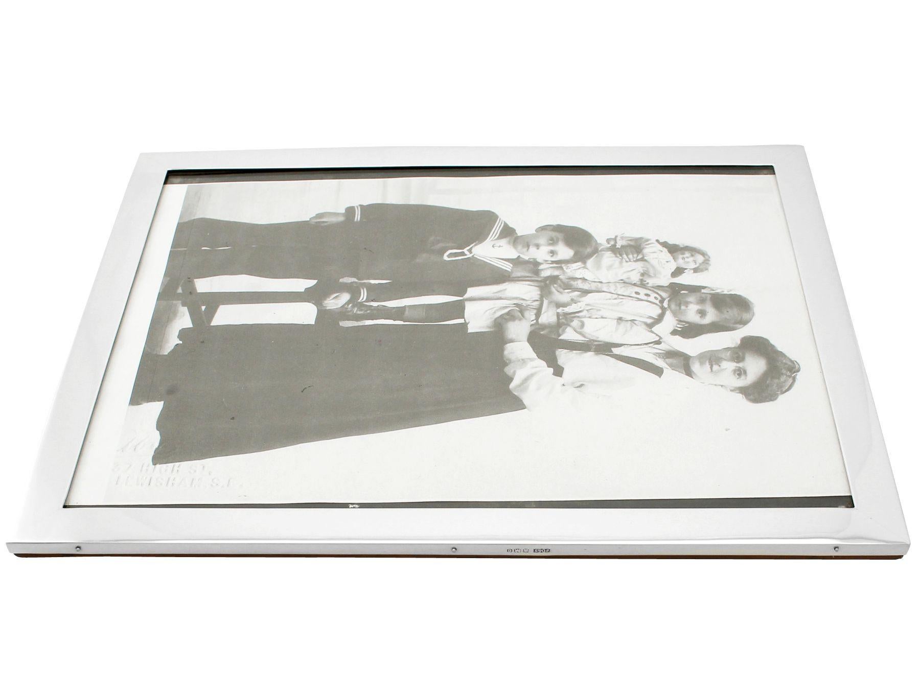 20th Century George V Sterling Silver Photograph Frame For Sale 2