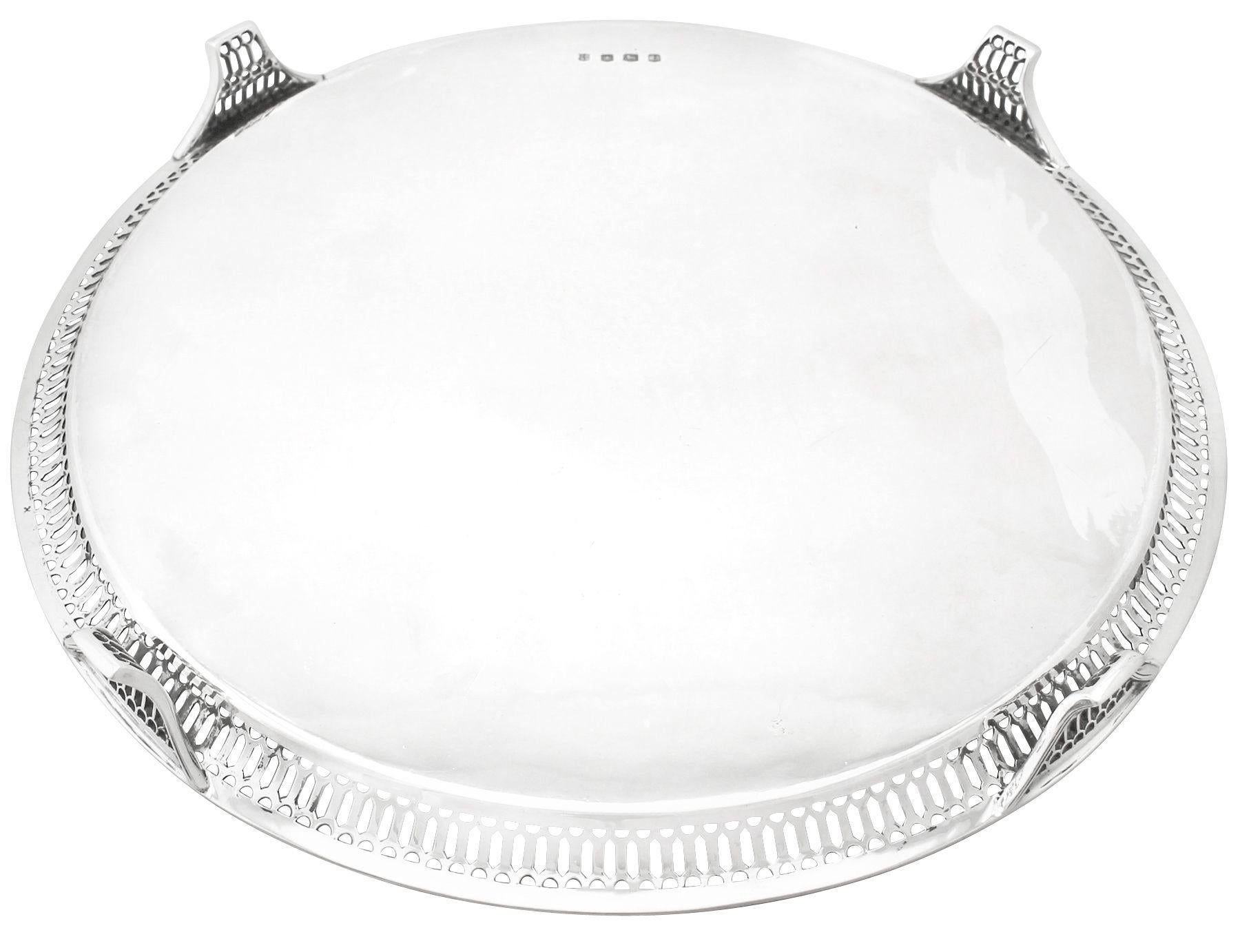 20th Century Antique George V Sterling Silver Salver by Thomas Bradbury & Sons For Sale 3