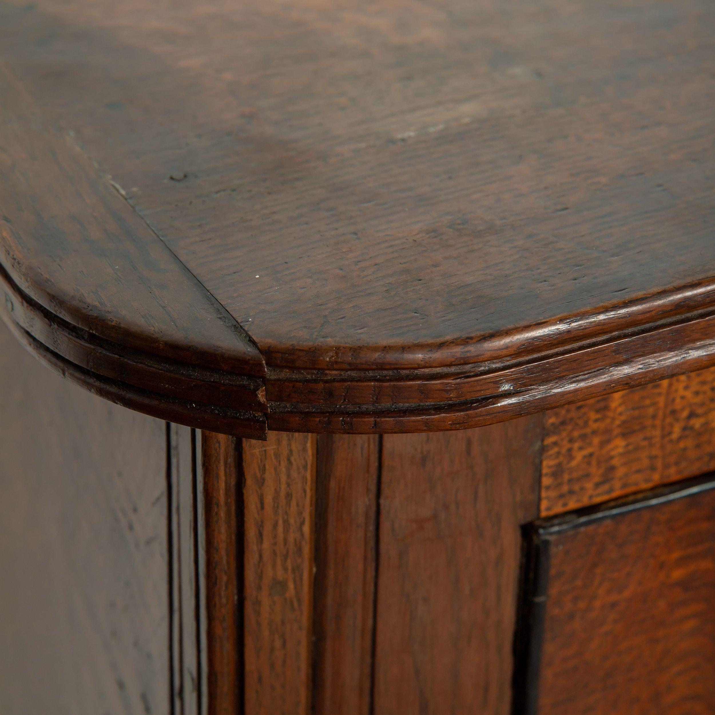 20th Century Antique Georgian Wood Sideboard In Good Condition For Sale In Fullerton, CA