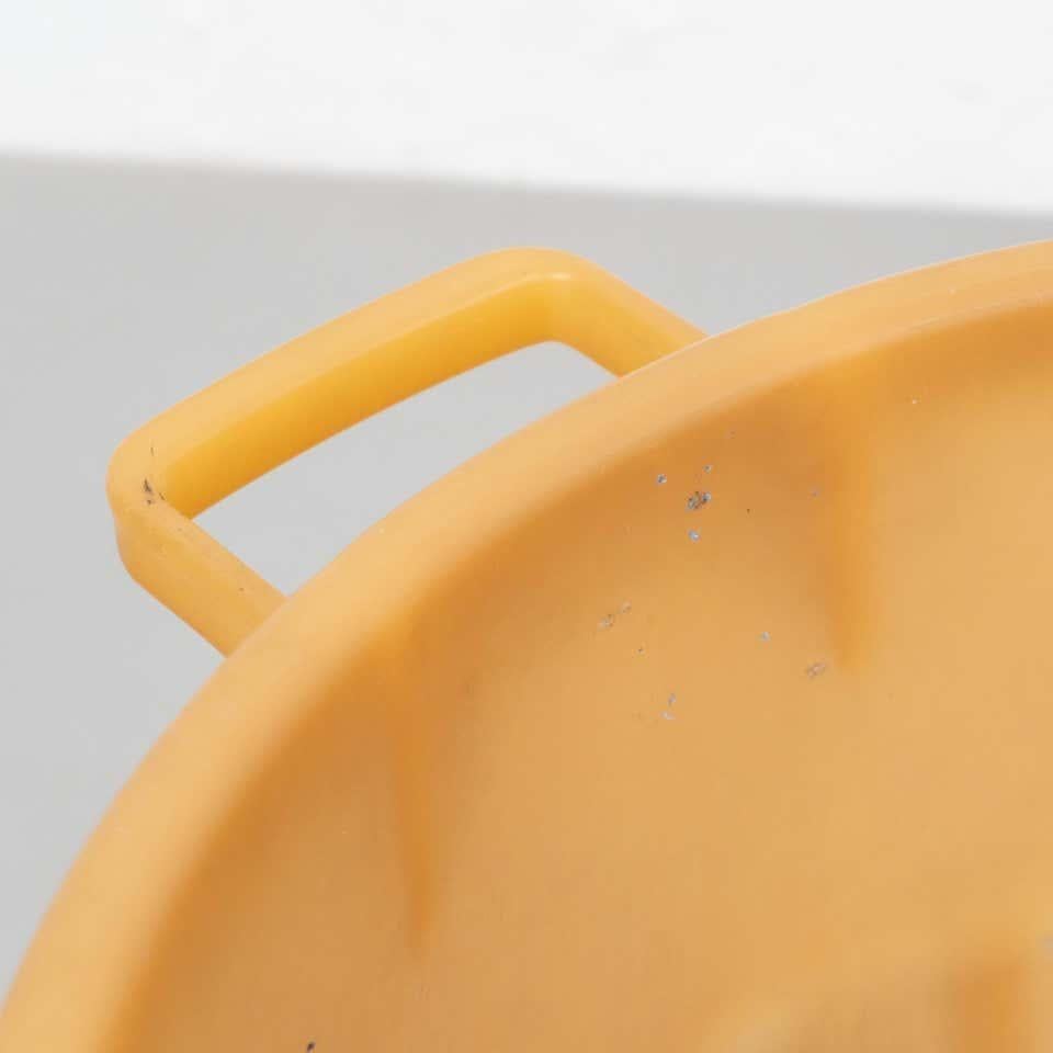 20th Century Antique Italian Plastic Paper Bin In Good Condition For Sale In Barcelona, ES