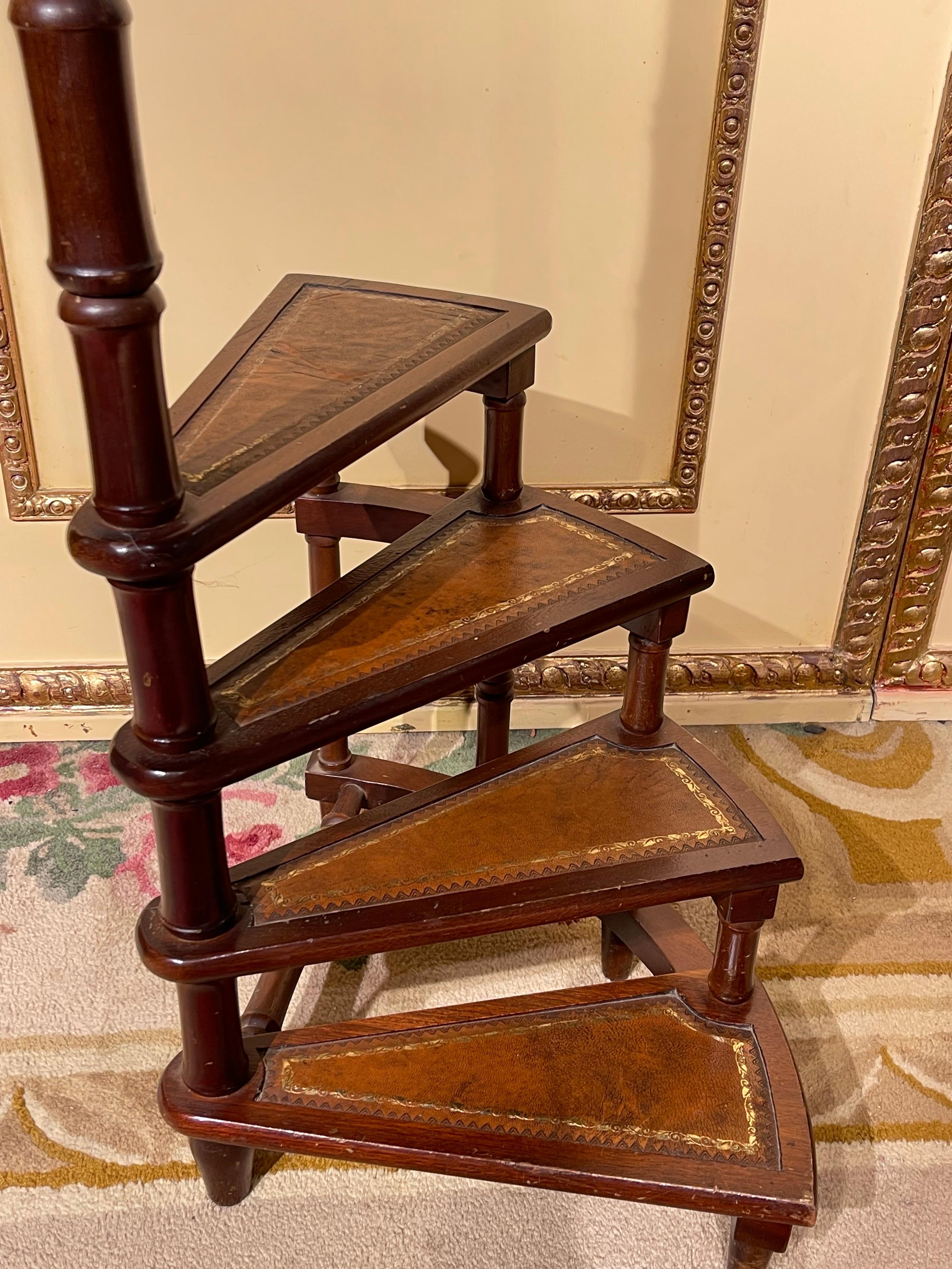 20th Century Antique library ladder/step ladder, mahogany England.

Solid wood covered with brown leather. four-stage with a long turned handle. Very stable and robust. Rare body shape. England 20th century.