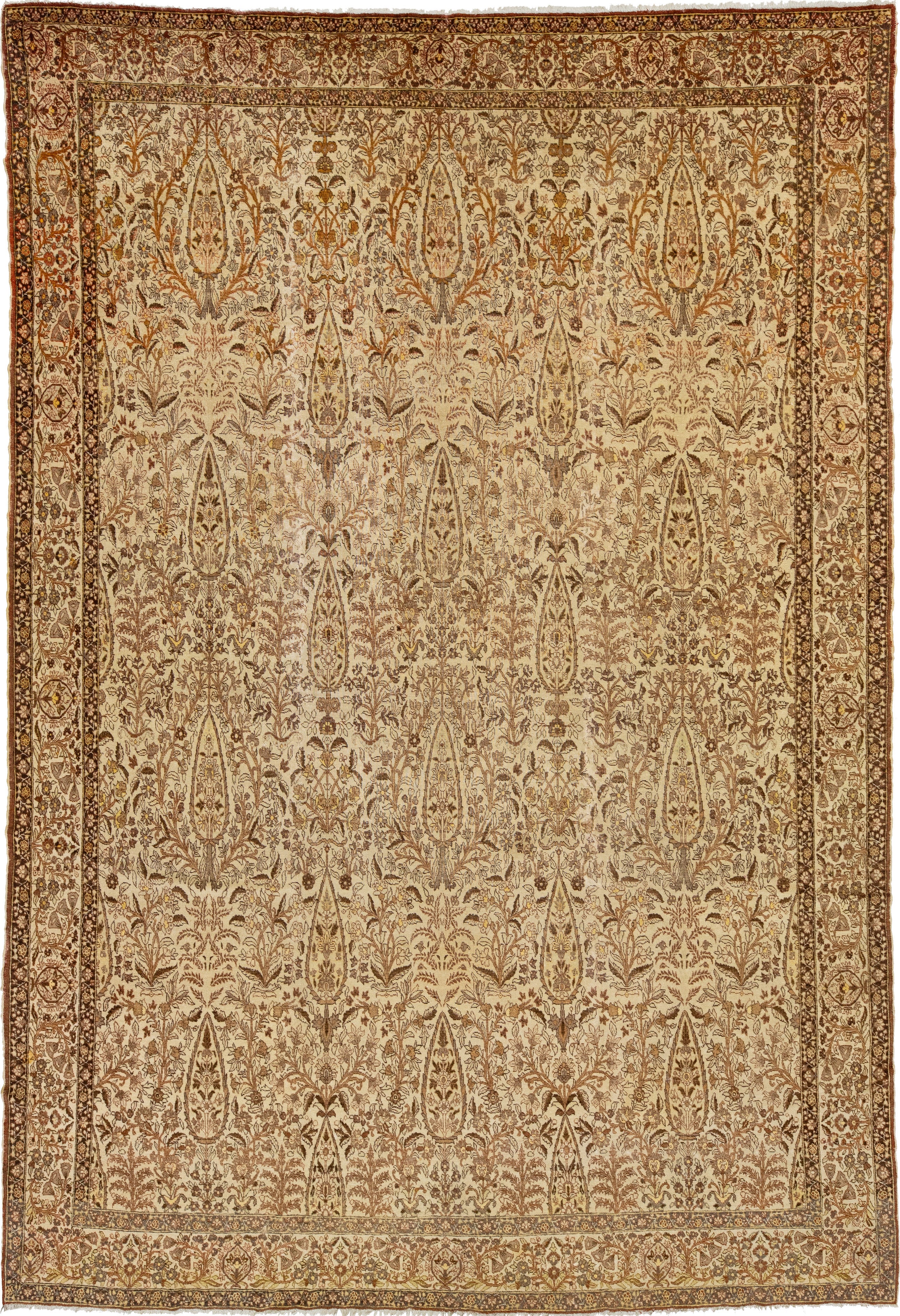 Tapis persan ancien du 20ème siècle en laine beige de Tabriz fait à la main avec motif sur toute sa surface