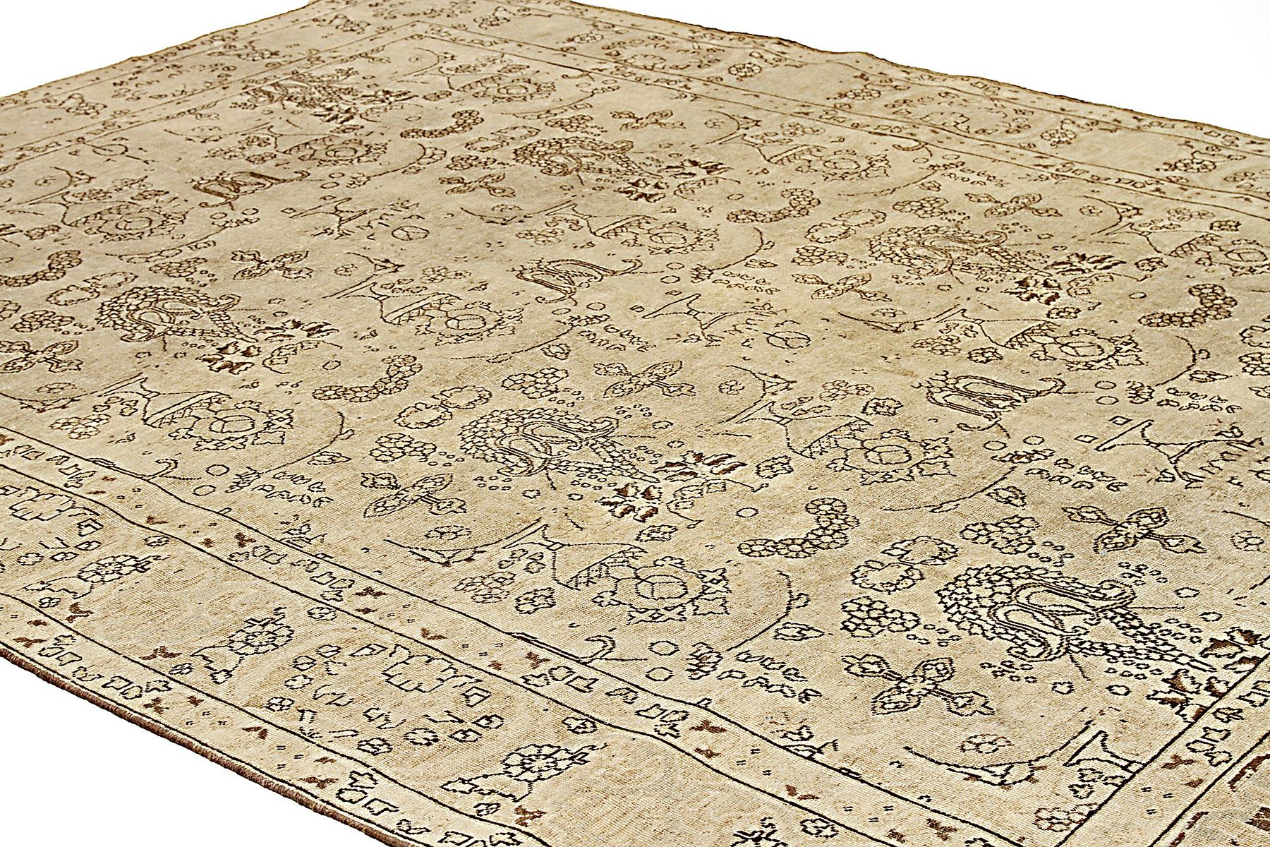 Hand-Woven 20th Century Antique Persian Tabriz Rug with Black Outline Floral Details For Sale