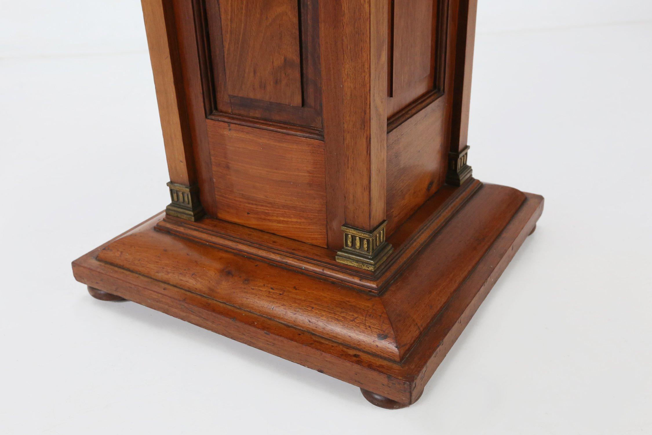 Siglo XX Consola o pedestal de latón y madera de estilo antiguo en venta 1