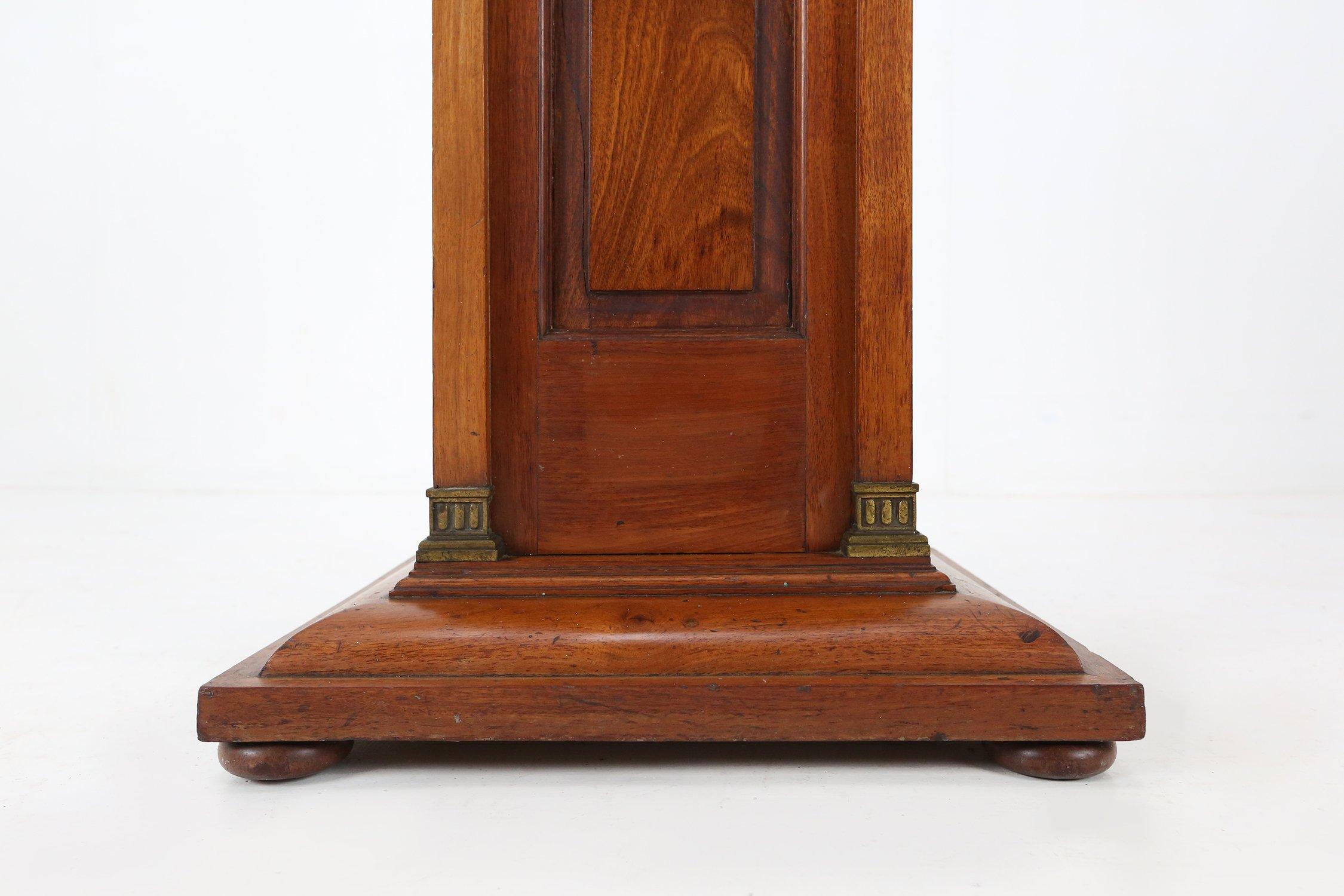Siglo XX Consola o pedestal de latón y madera de estilo antiguo en venta 2