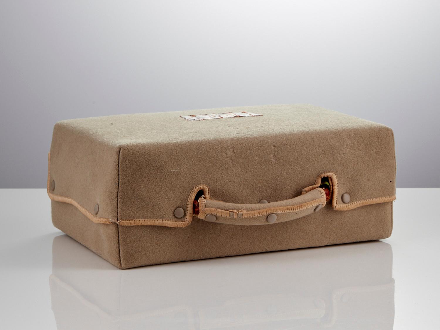 20th Century Antique Tan Leather Jewelry Box London Circa 1920 For Sale 3