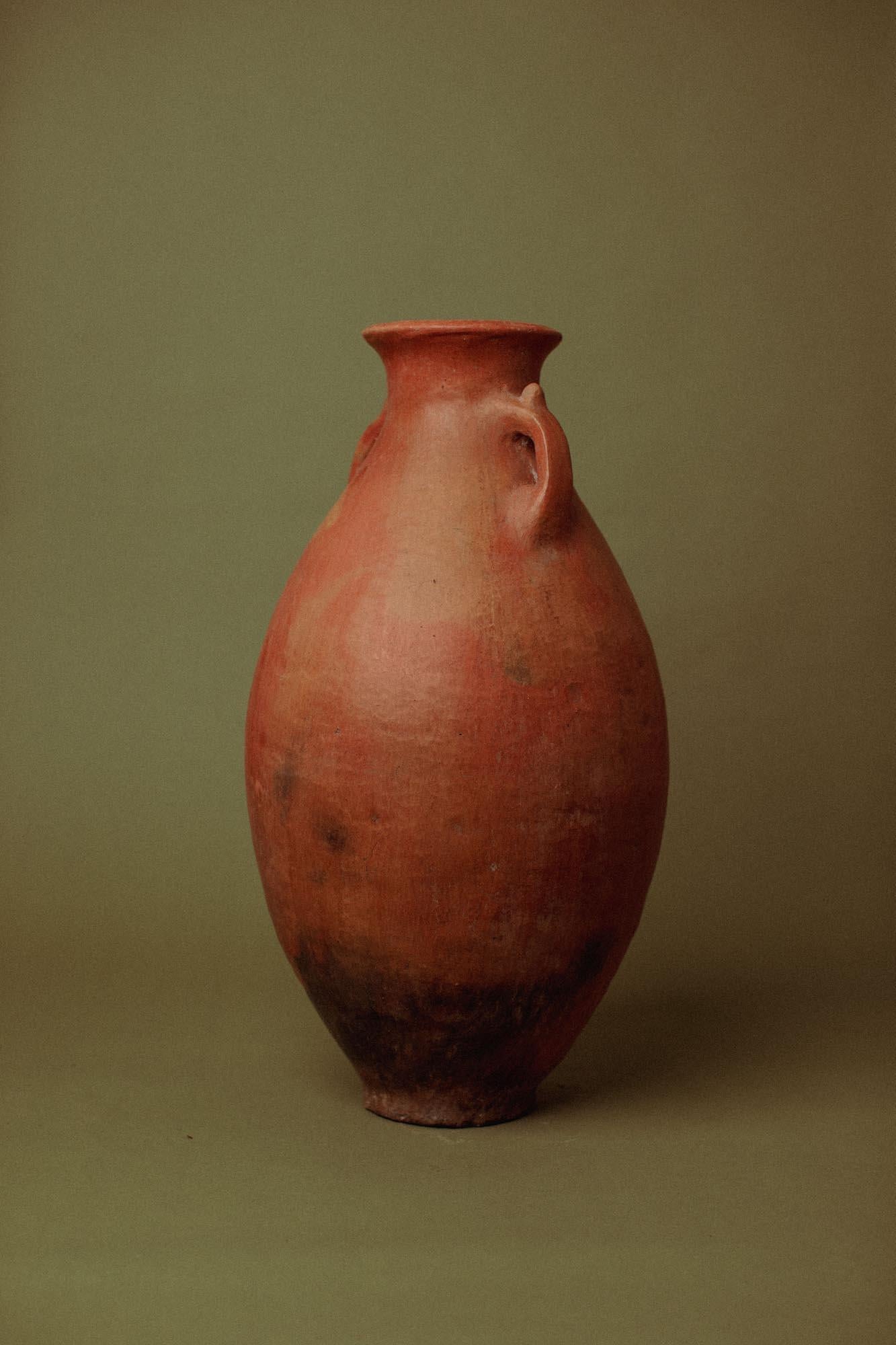 Sculpté à la main Jarre de stockage ancienne en terre cuite du 20e siècle, faïence turque en vente