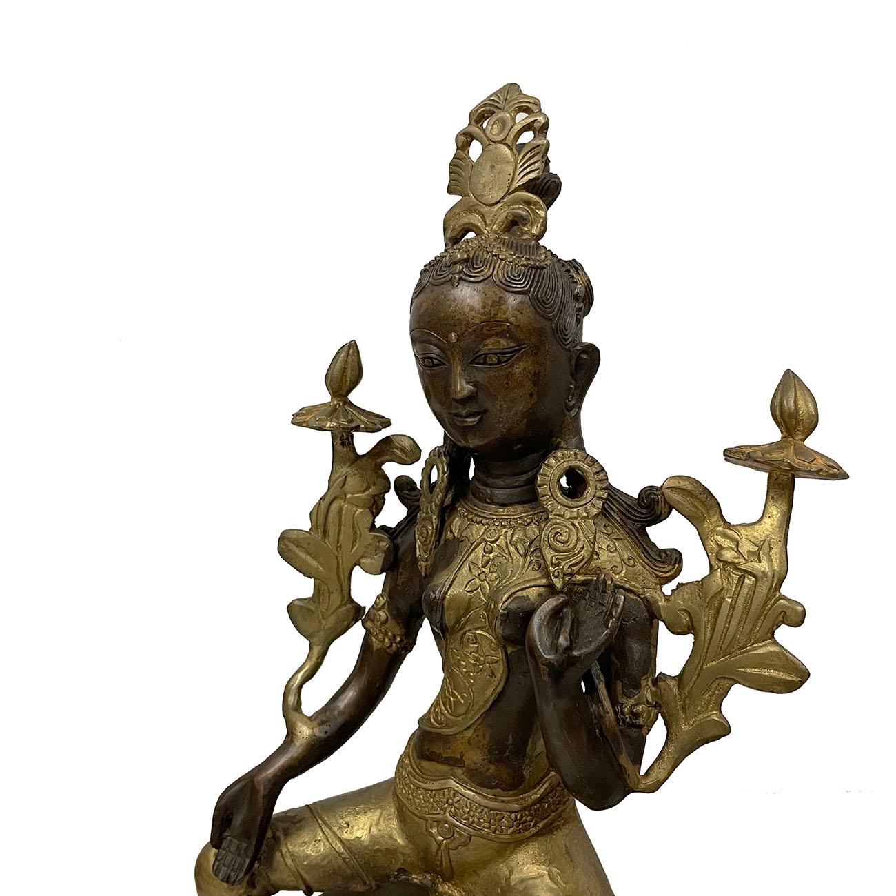 20th Century Antique Tibetan Bronze Bodhisattva Tara Statuary For Sale 2