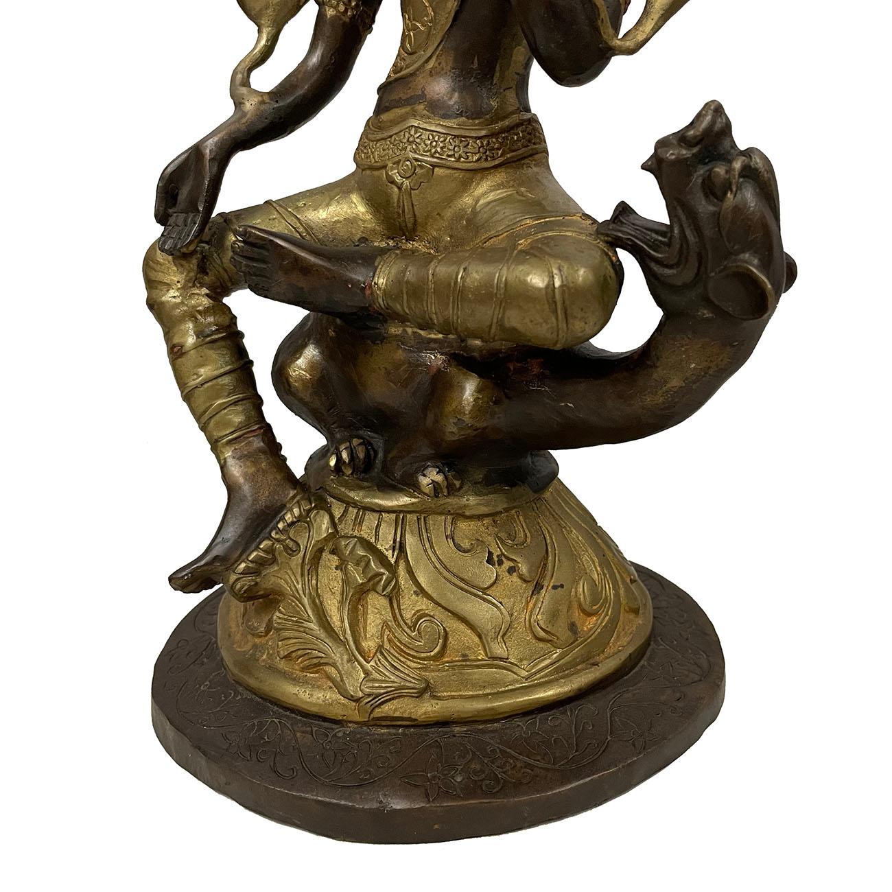 20th Century Antique Tibetan Bronze Bodhisattva Tara Statuary For Sale 3